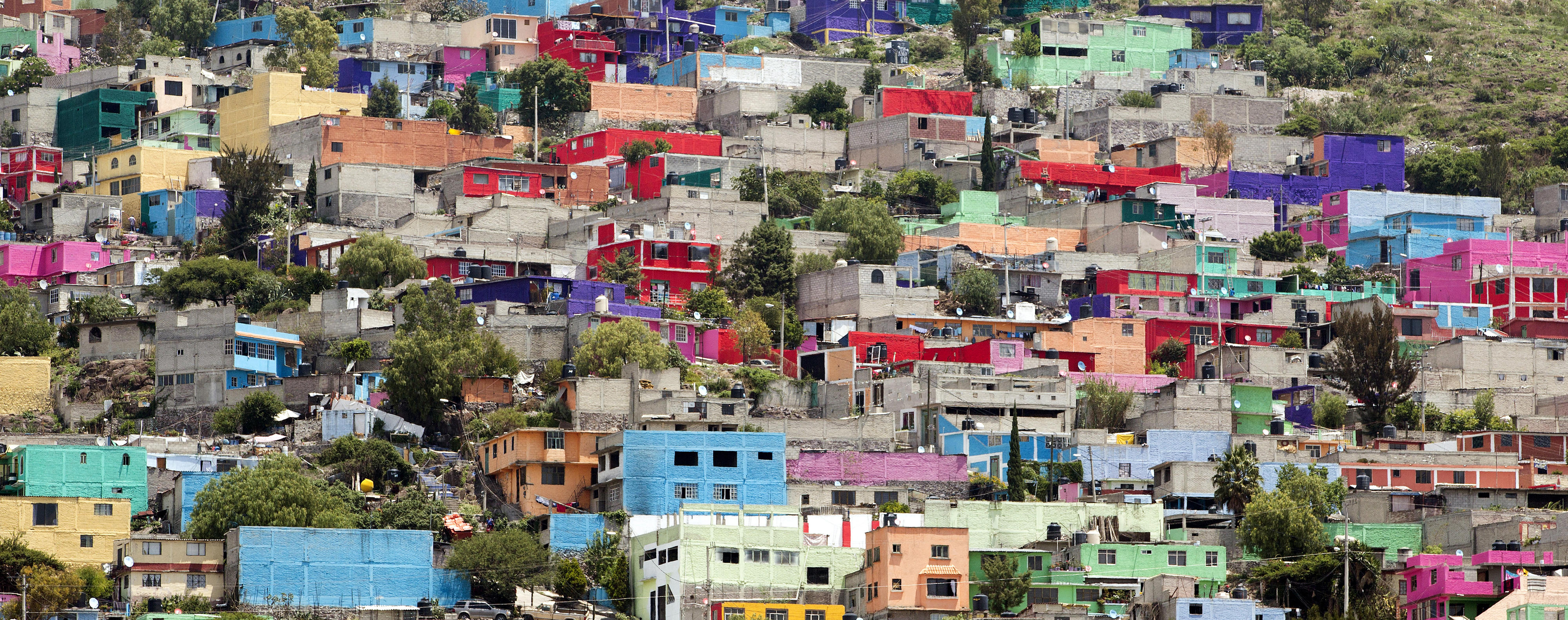Bunte Häuser in einem Vorort von Mexiko-Stadt