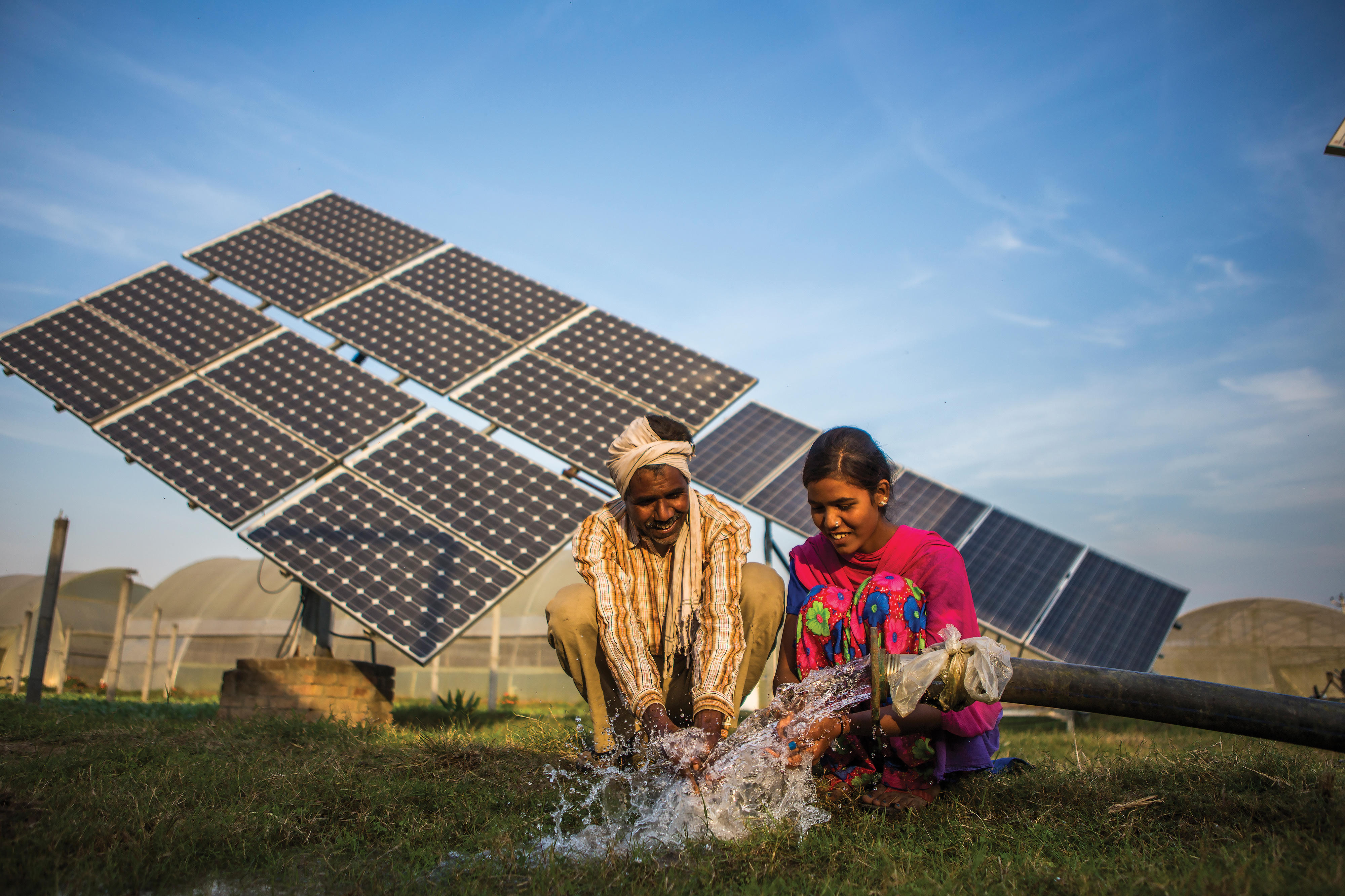 So­l­ar­be­trie­be­ne Was­ser­pum­pe auf ei­nem land­wirt­schaft­li­chen Be­trieb in Ja­gadhri, In­di­en