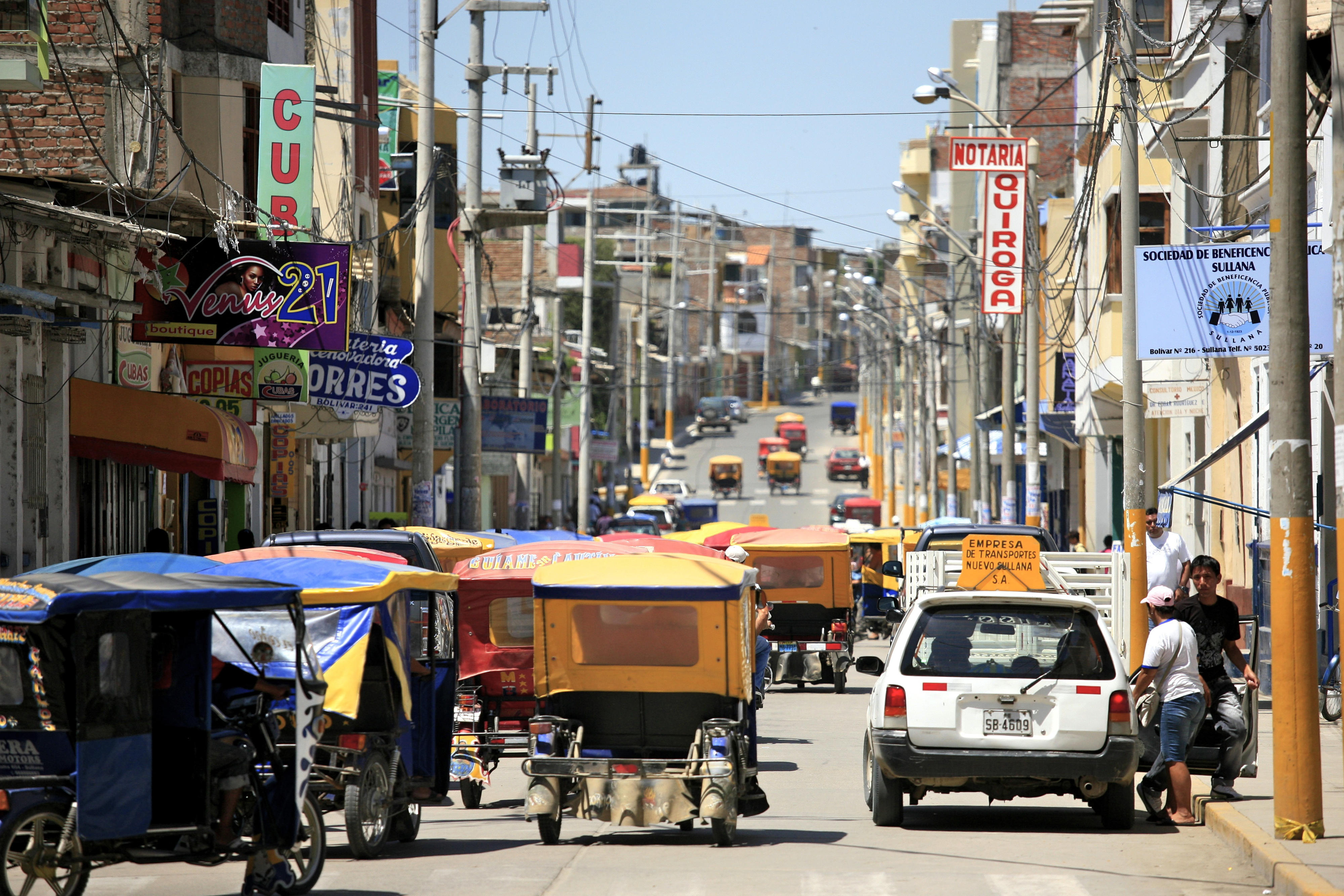 Straßenbild in Sullana, Peru