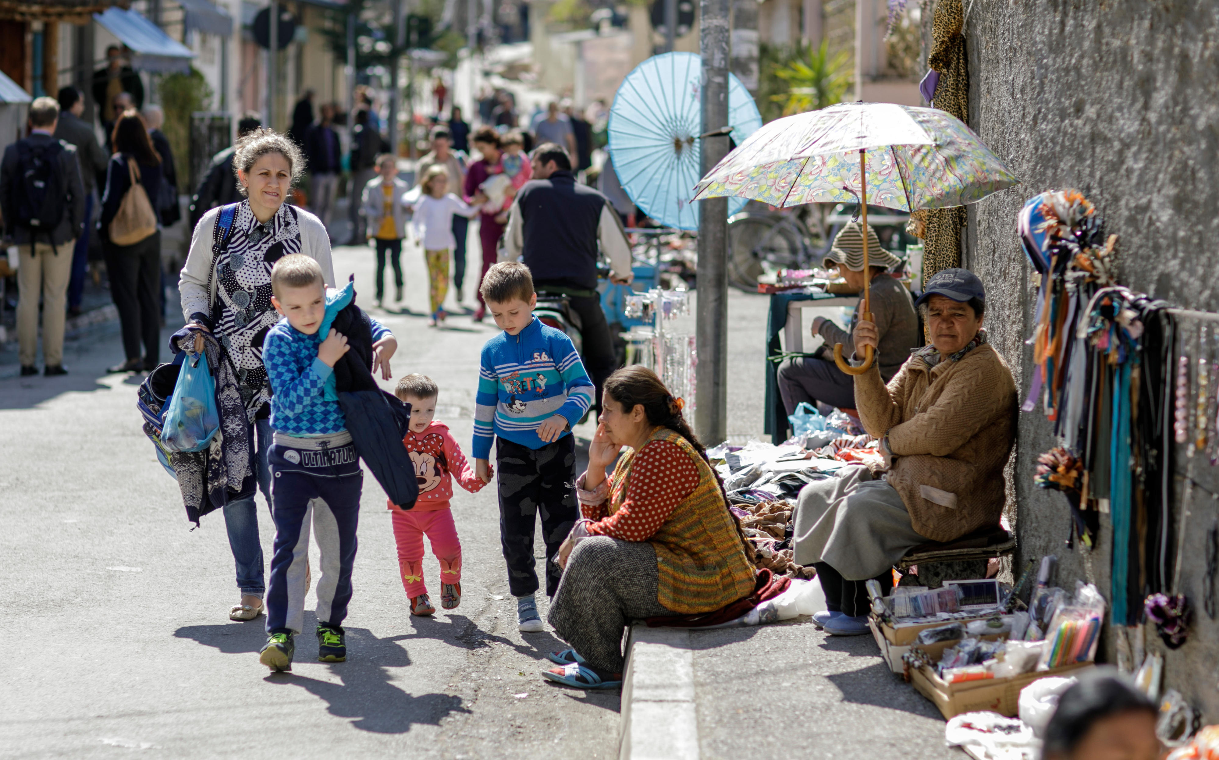 Straßenhändlerinnen in Tirana, Albanien