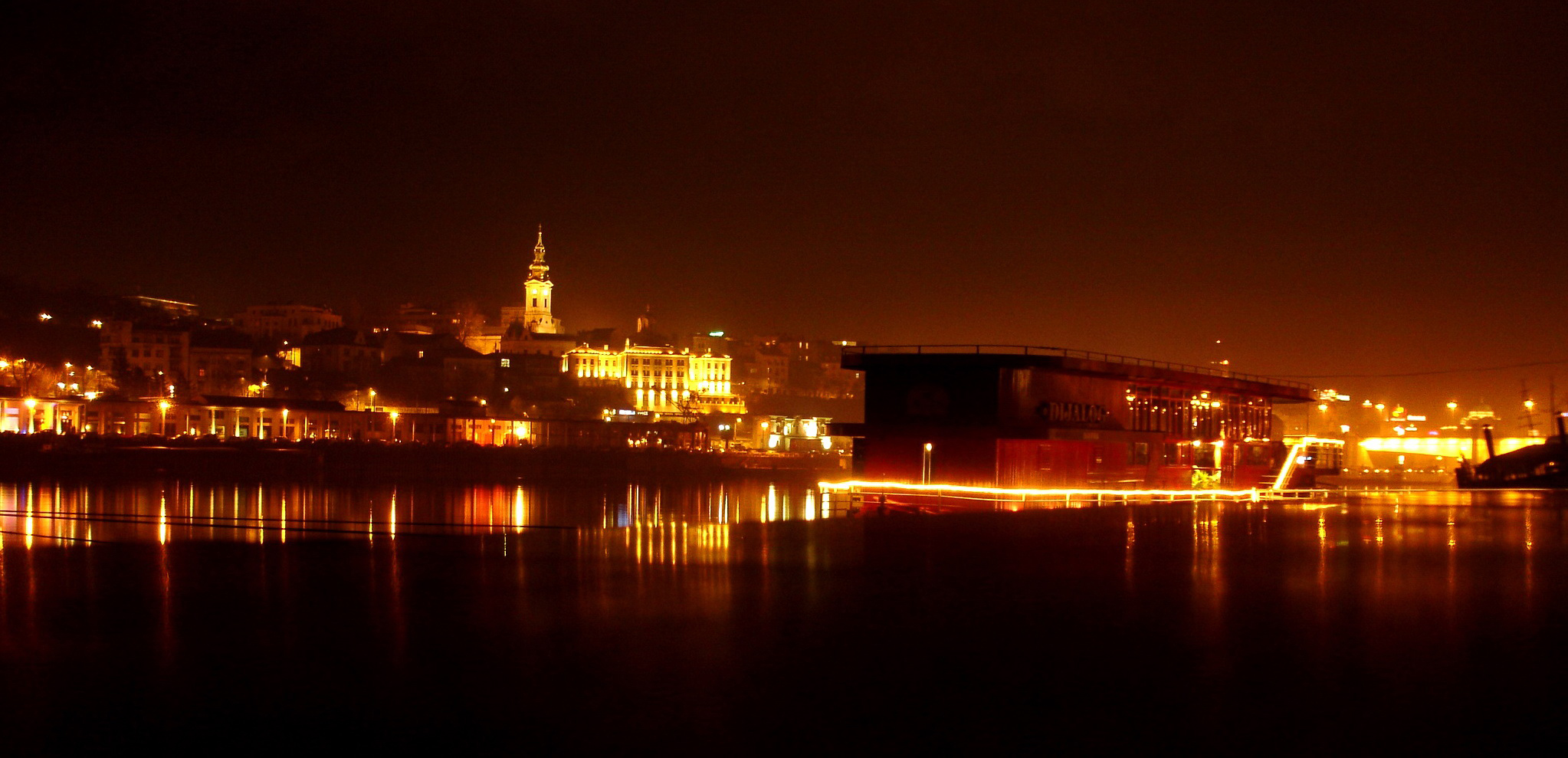 Belgrad bei Nacht