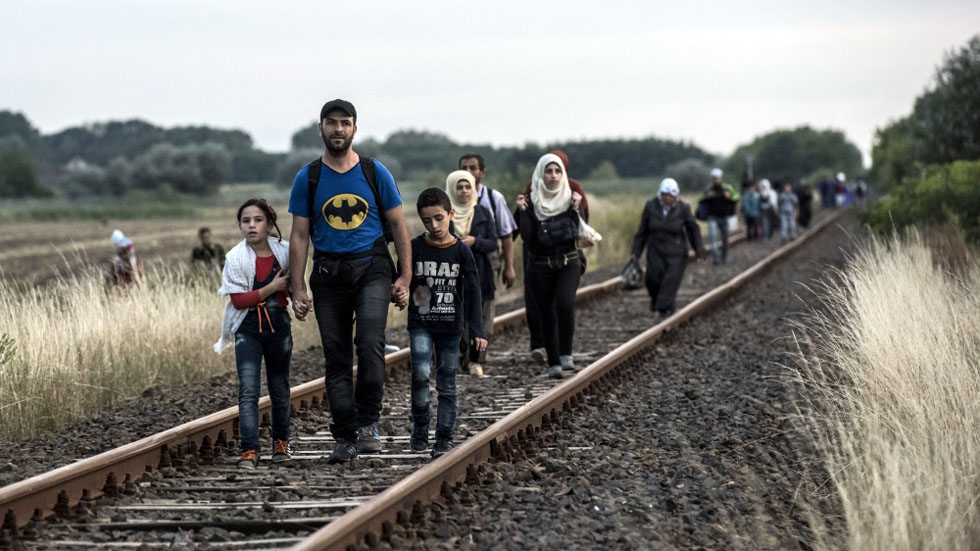 Syrische Flüchtlinge an der serbisch-ungarischen Grenze im August 2015