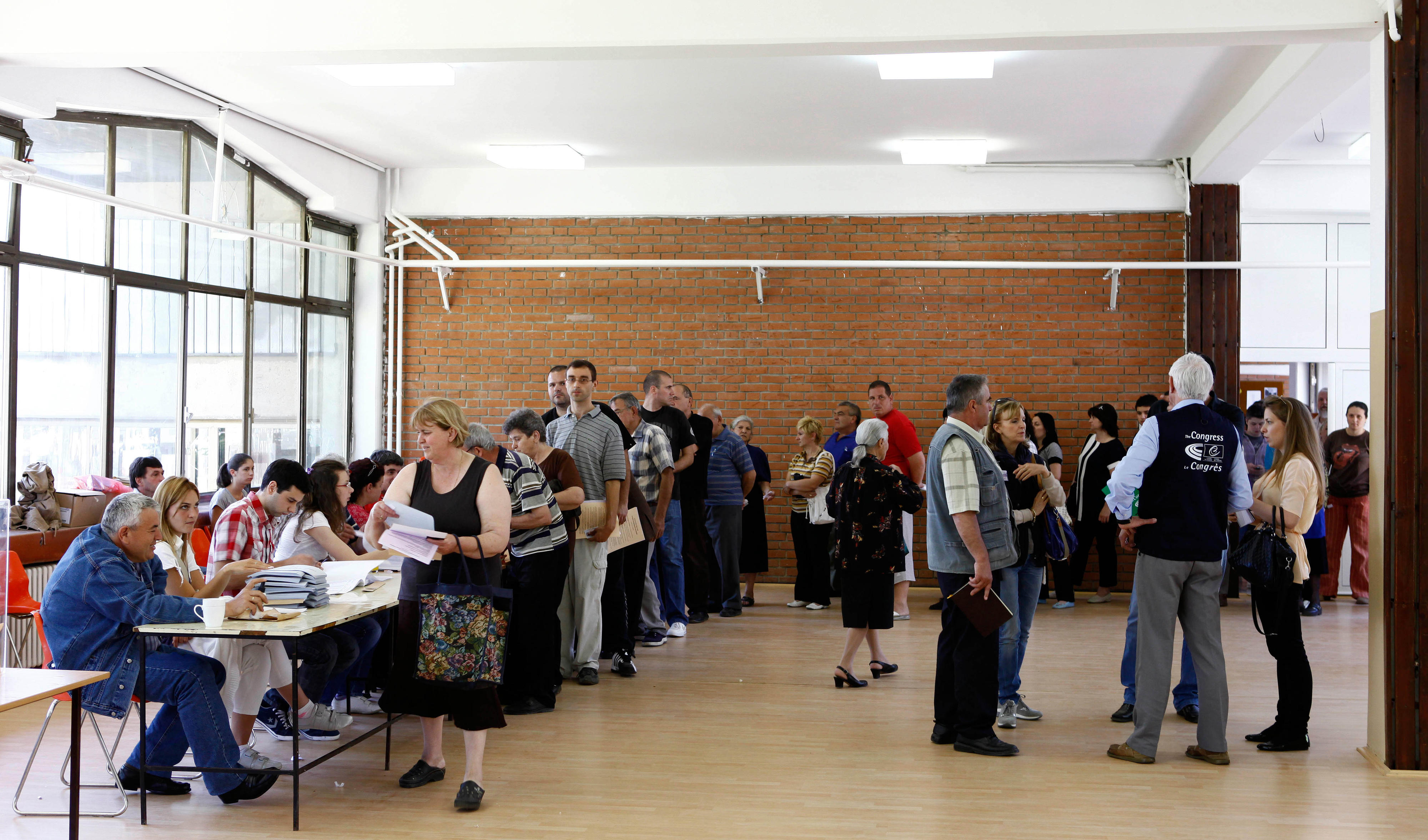 Ein Wahllokal bei Regionalwahlen in Serbien