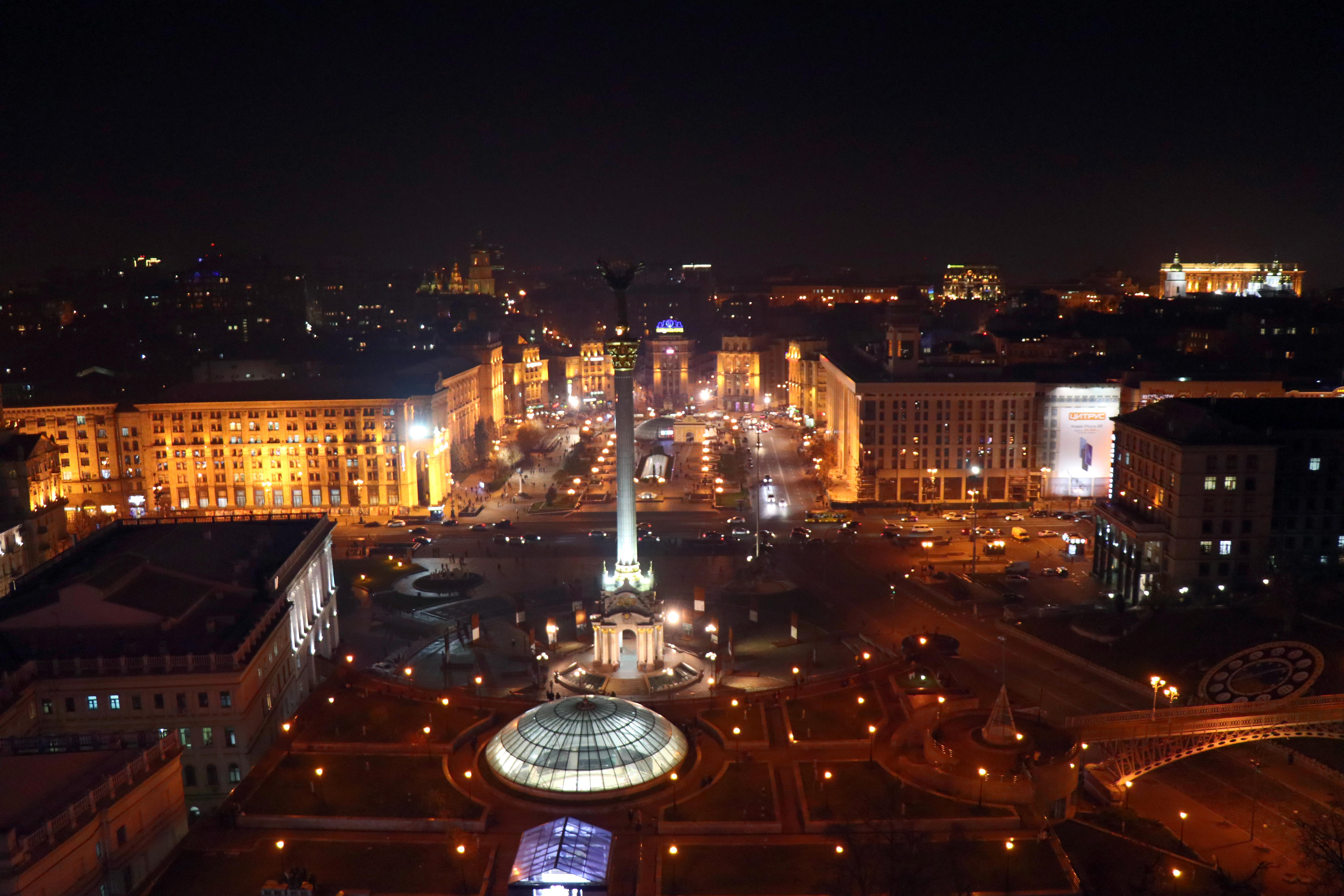 Der Maidan in Kiew bei Nacht