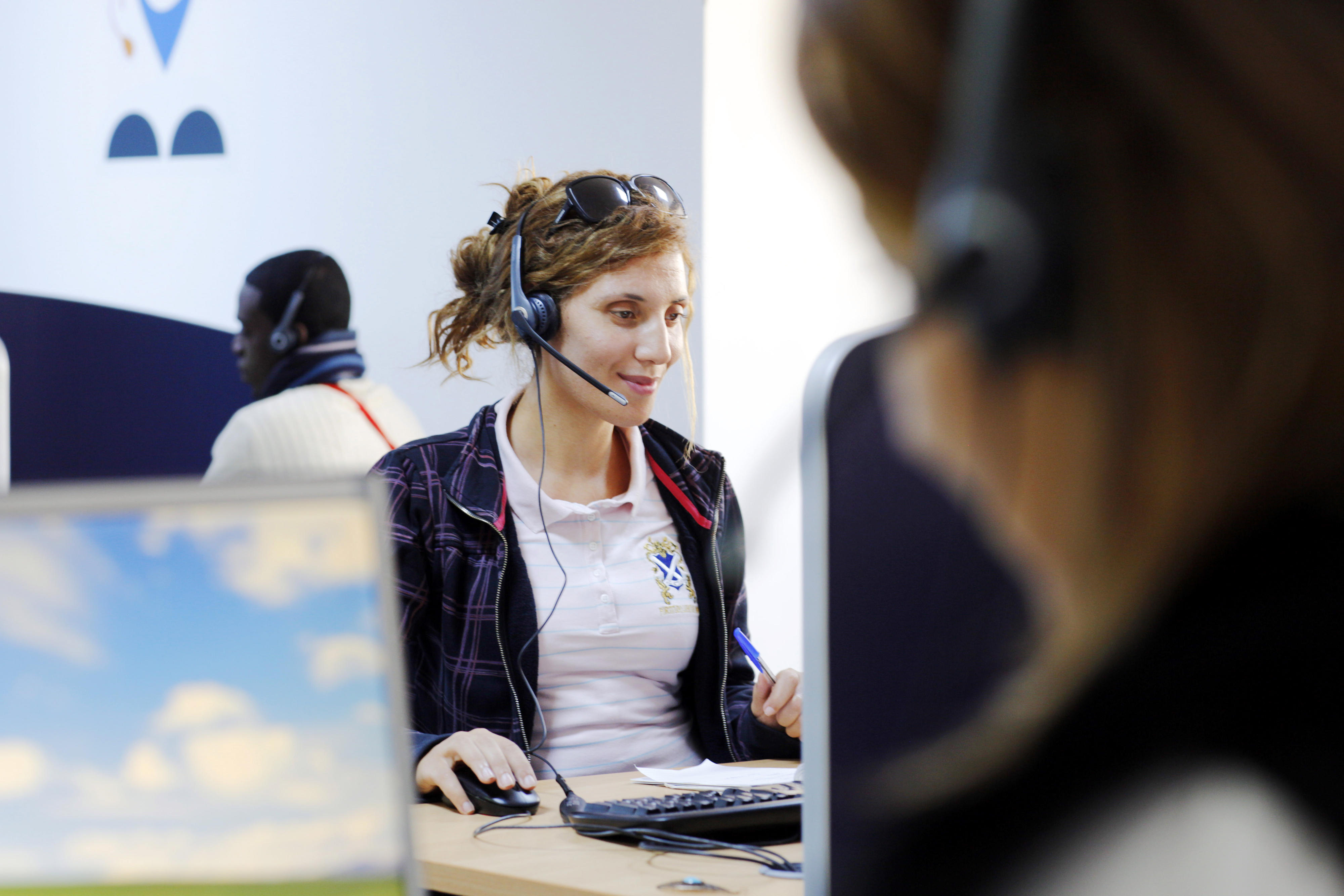 Mitarbeiterin in einem Call Center in Tunis