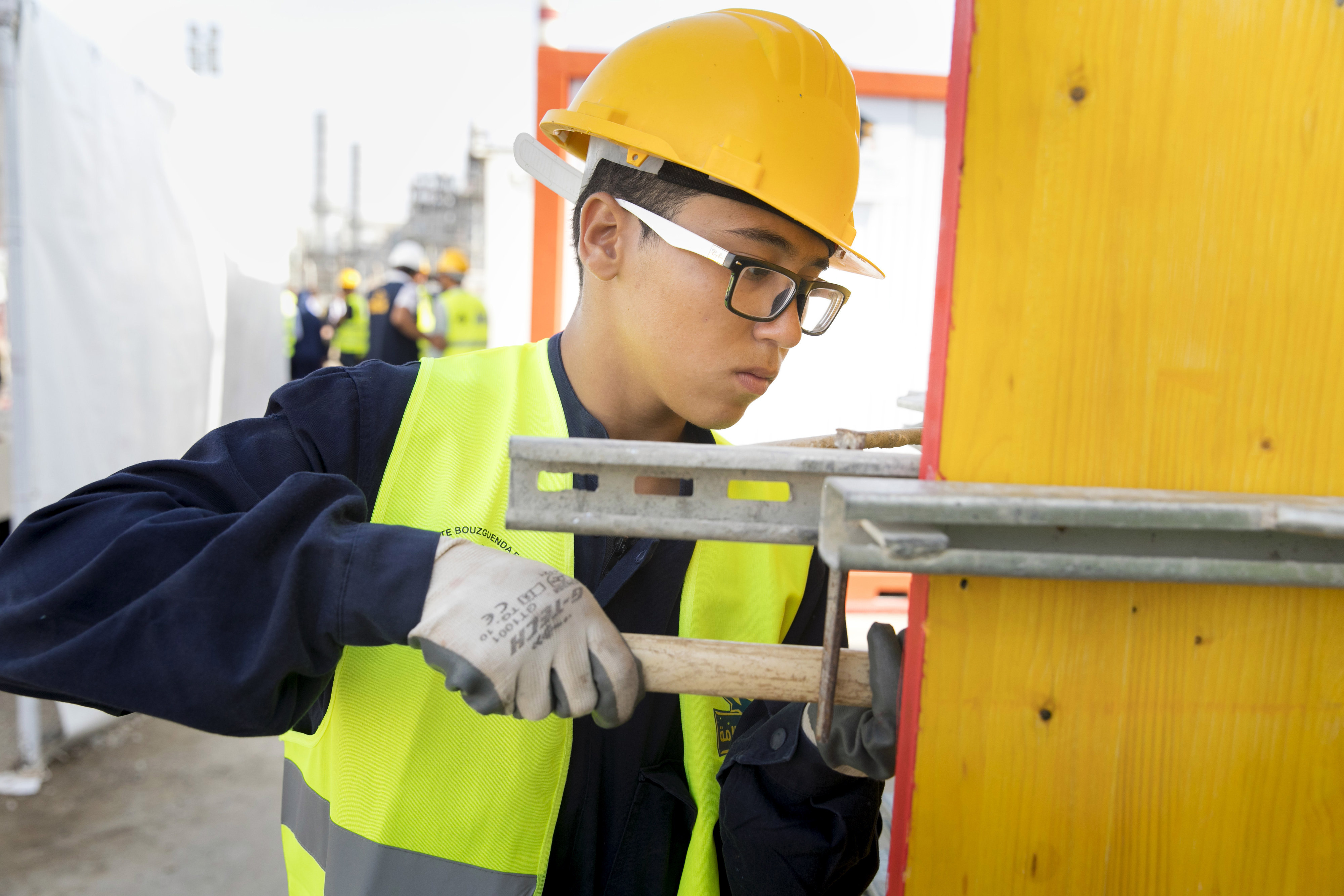 An apprentice in the GIZ training container in Tunis, where craftsmen are trained