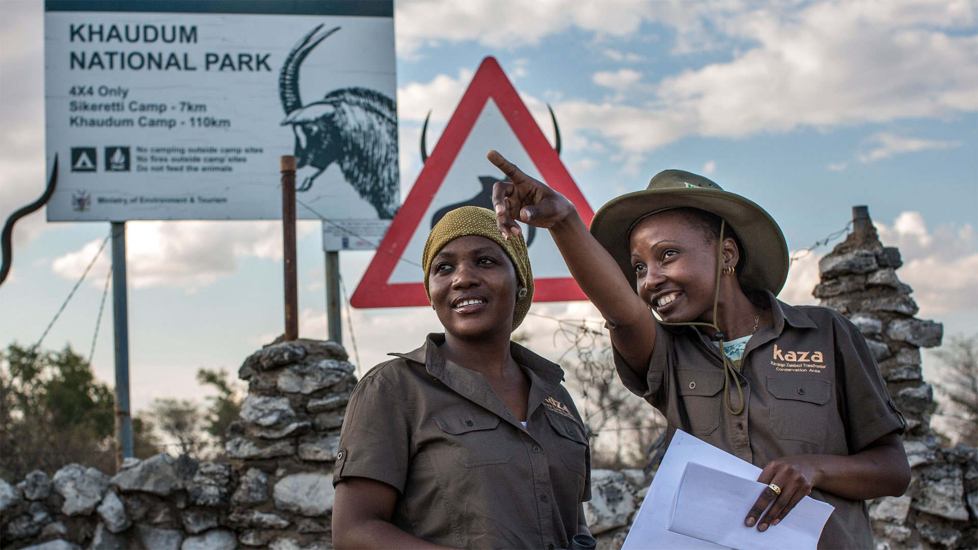 Wildhüterinnen im Khaudum-Nationalpark in Namibia. Der Park ist Teil des grenzübergreifenden Nationalpark-Projektes KAZA, das im Rahmen der deutschen Entwicklungszusammenarbeit gefördert wird.