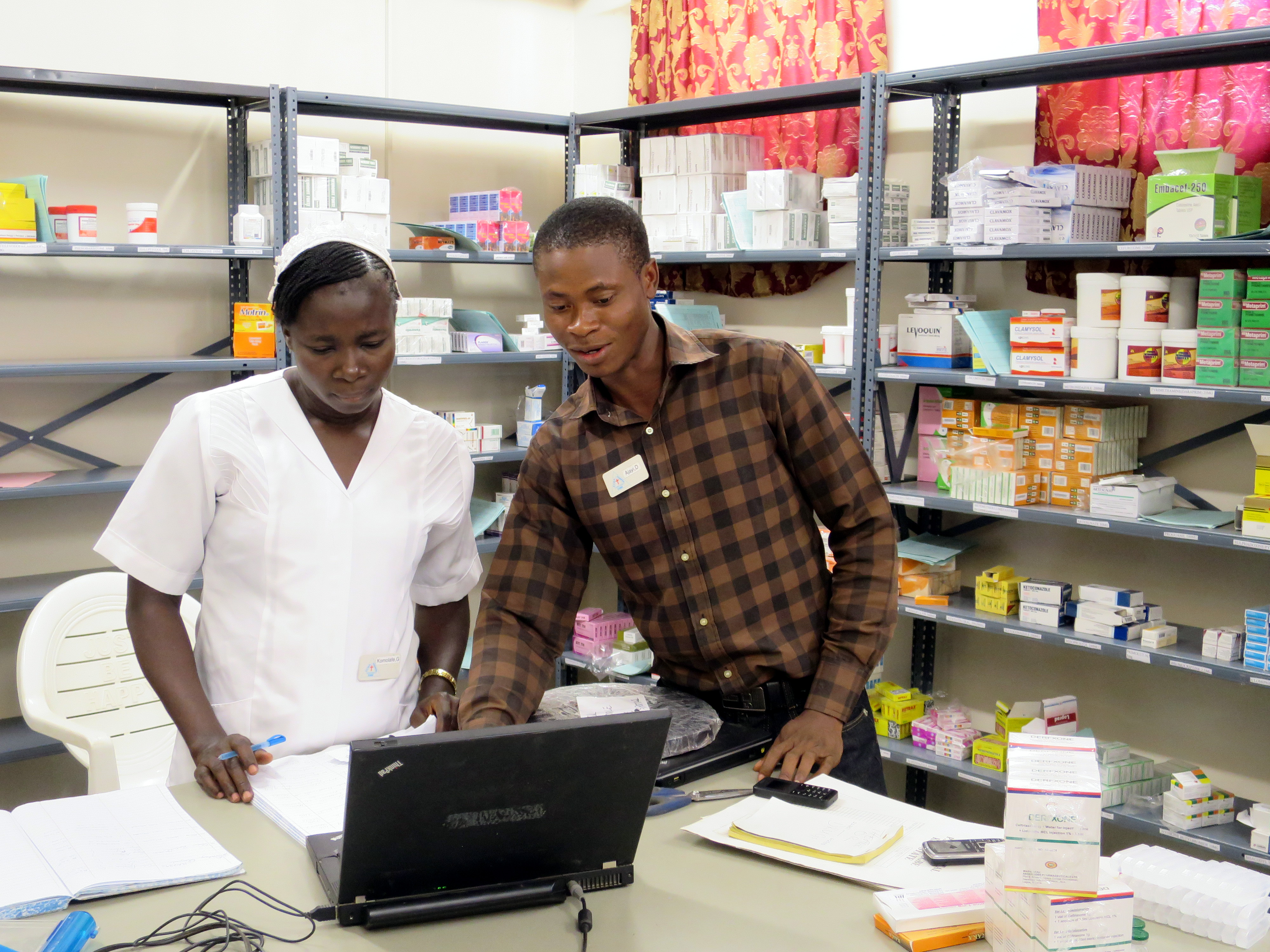 Medikamentenraum in einem Krankenhaus in Nigeria