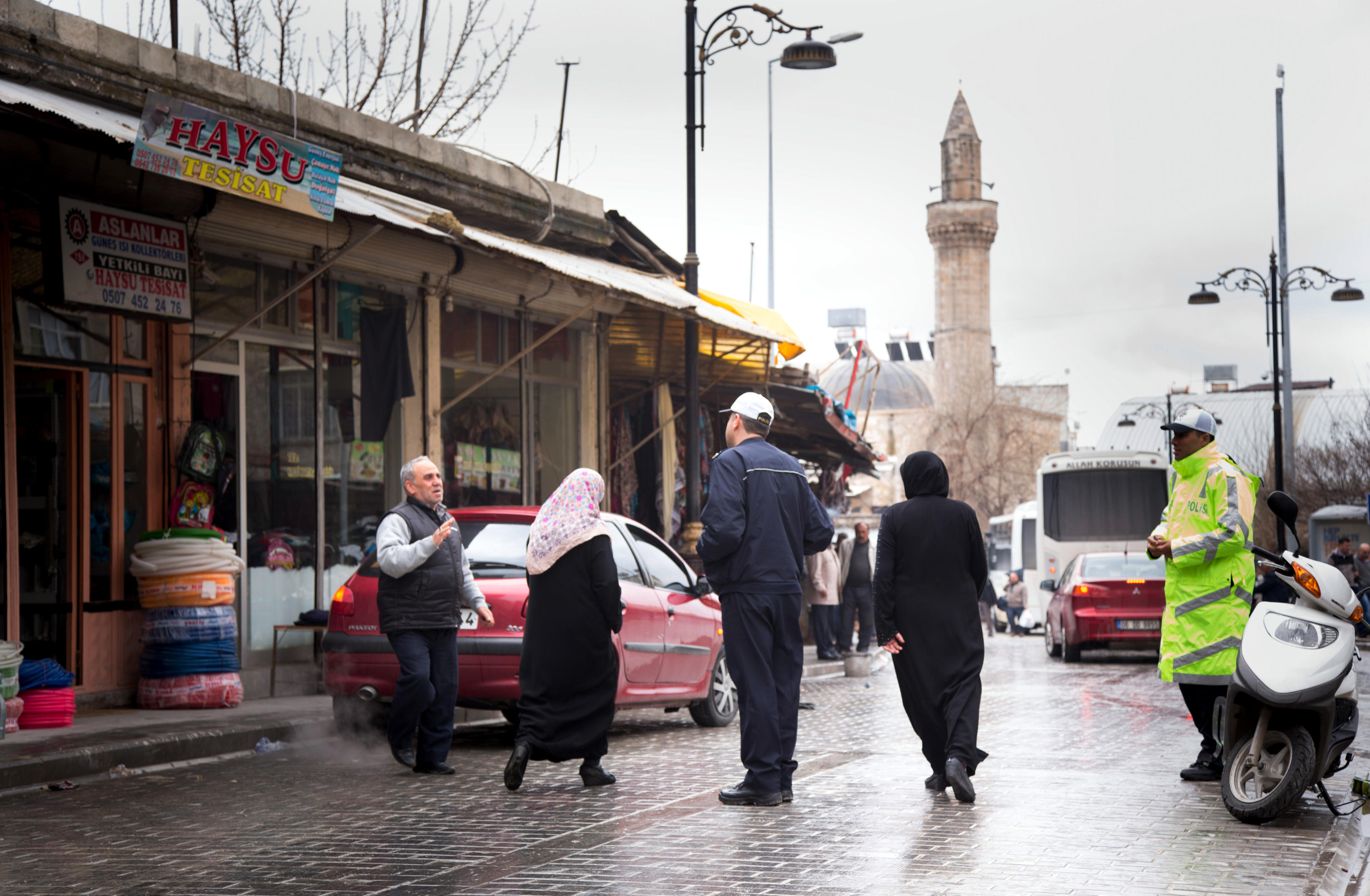 Street scene in Öncüpinar at the Turkish-Syrian border