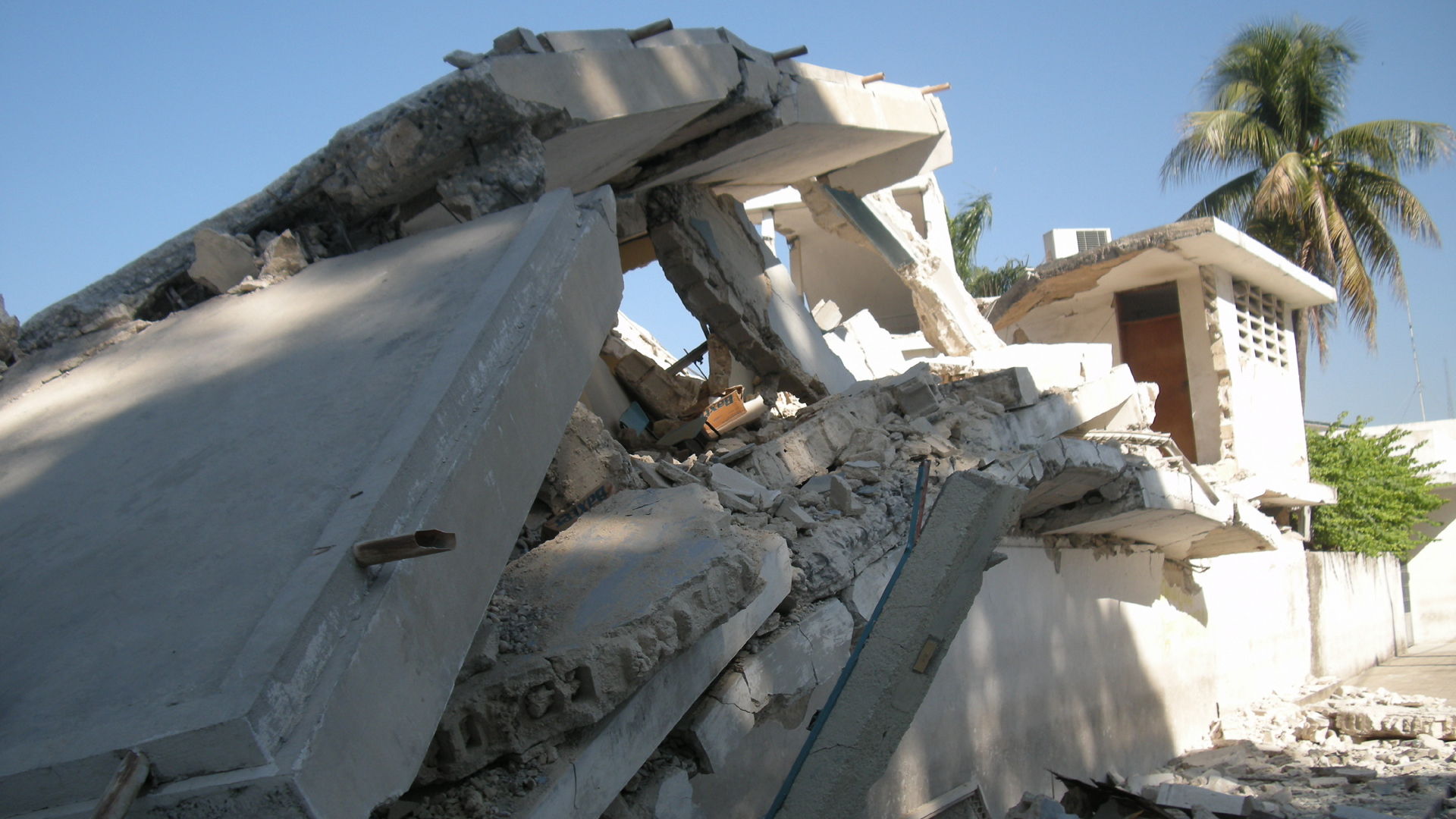 Vom Erdbeben zerstörtes Haus in Haiti