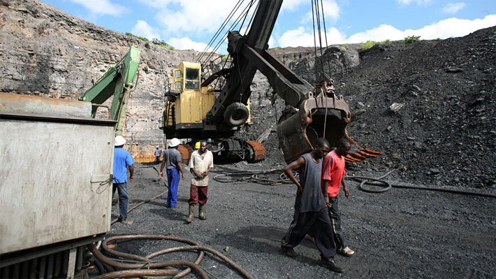 Arbeiter in einem Kohletagebau in Sambia