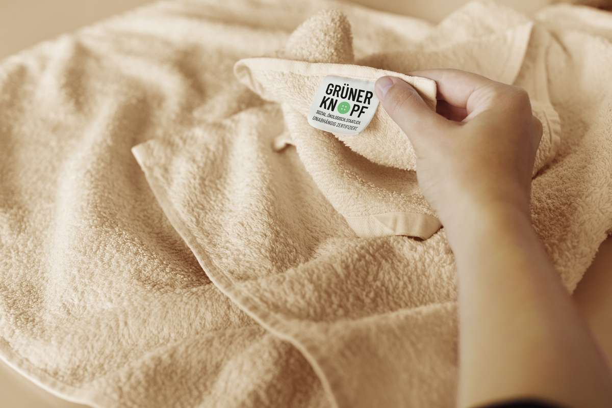 Handtuch mit dem Textilsiegel Grüner Knopf