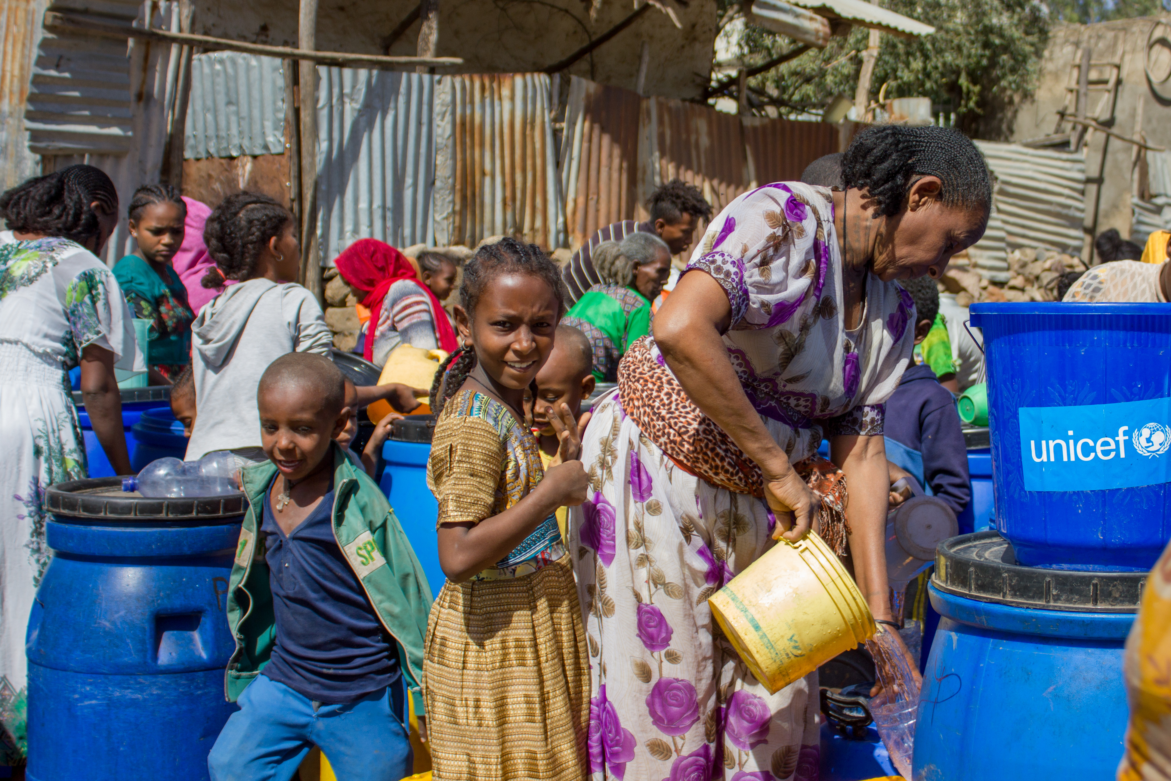 UNICEF verteilt Hygieneprodukte an Binnenvertriebene in der Shire-Sekundarschule in der Region Tigray in Äthiopien.