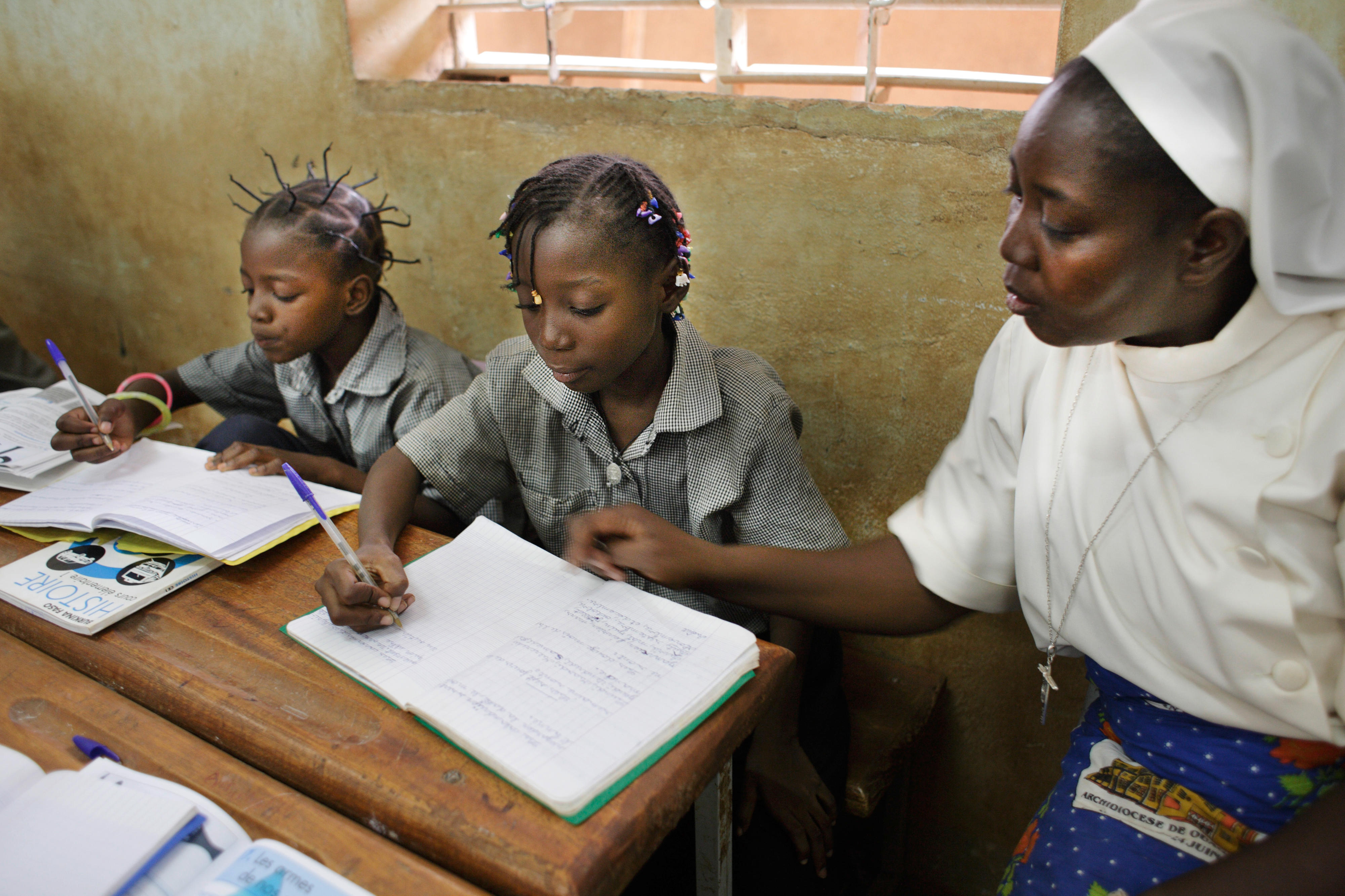 Schülerinnen und Schüler in einer Schule in Bangui, Zentralafrikanische Republik