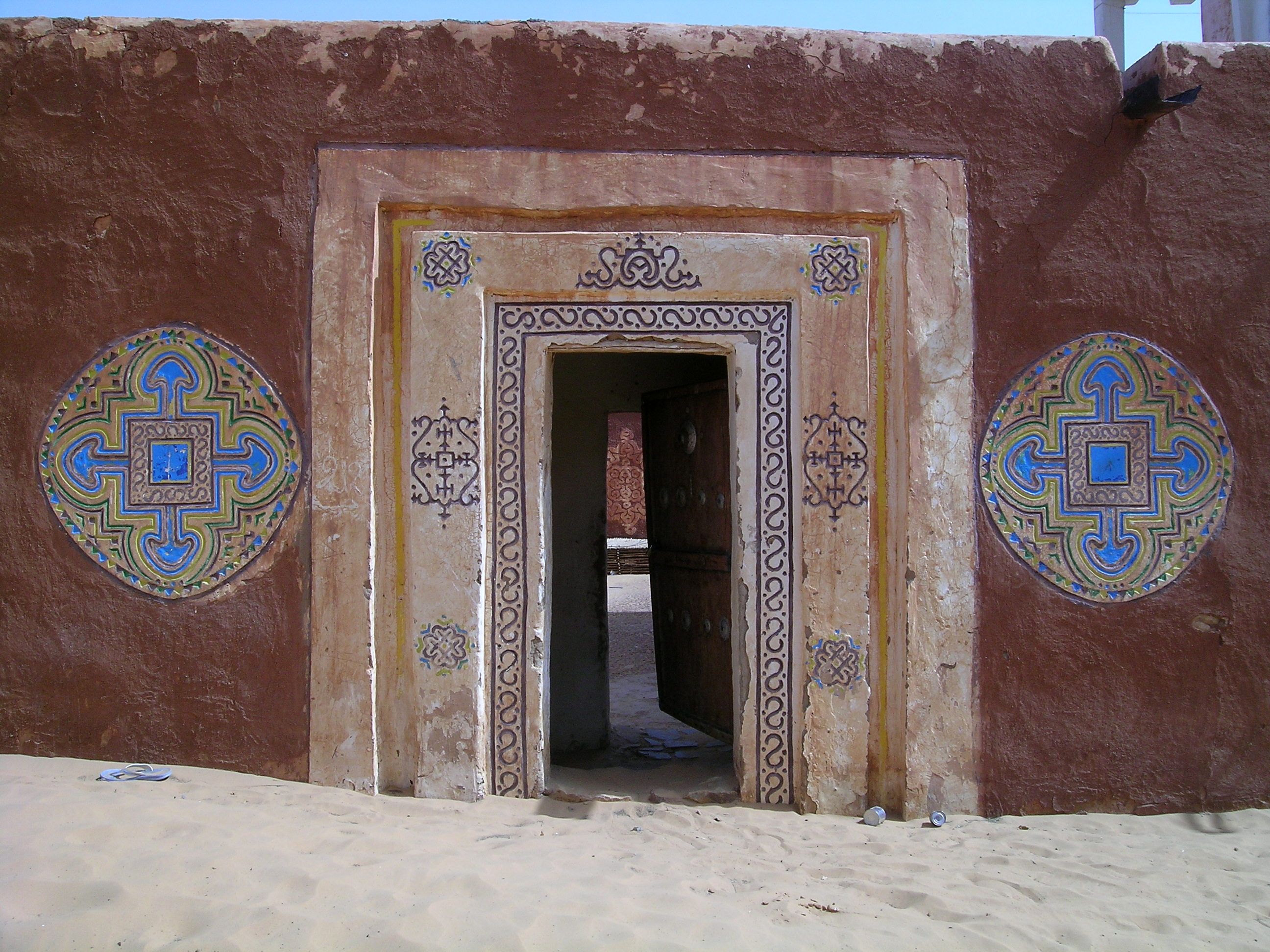 Hauseingang in der Oasenstadt Oualata, Mauretanien