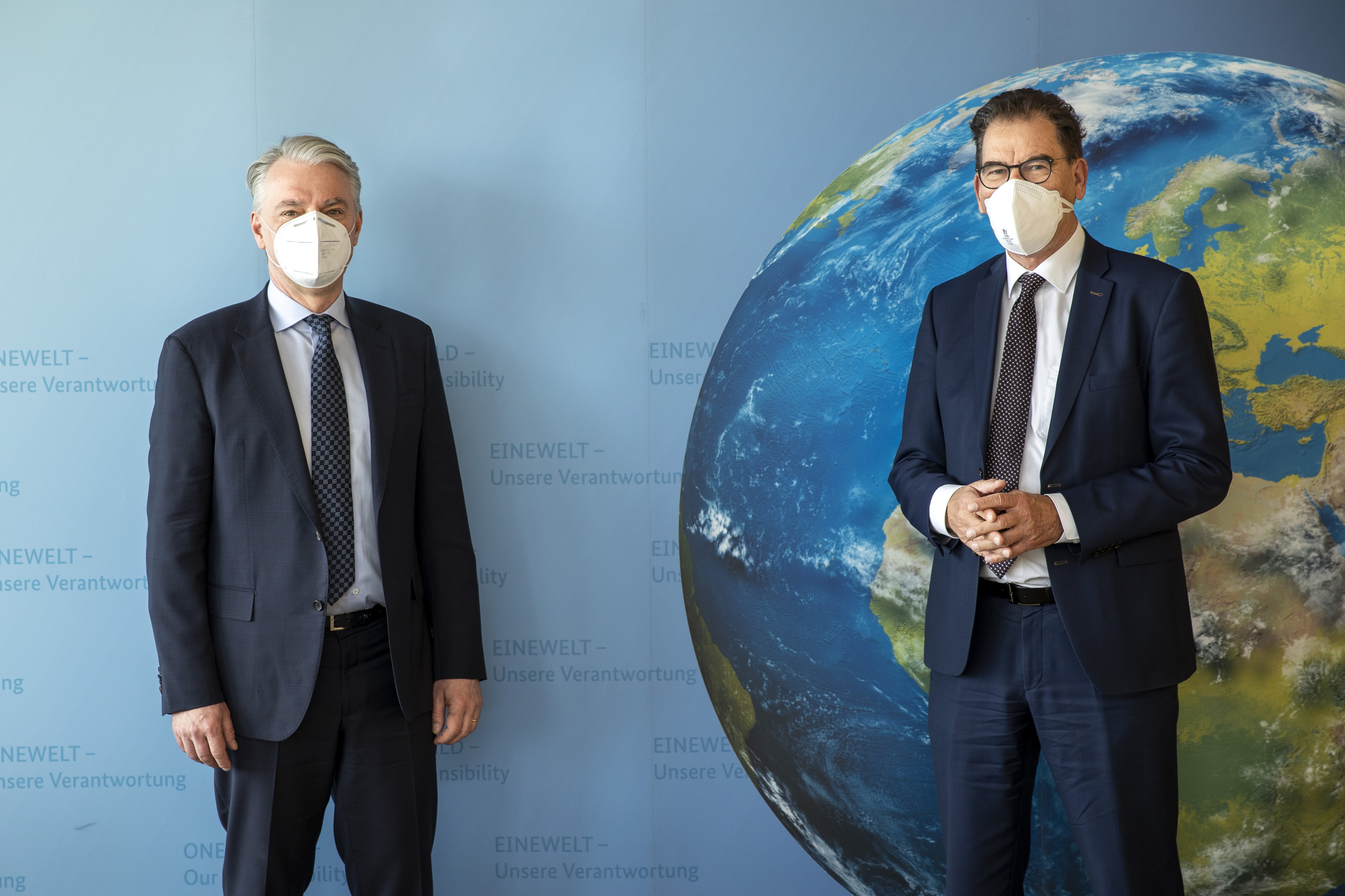 Bundesentwicklungsminister Gerd Müller und Roland Harings, CEO der Aurubis AG