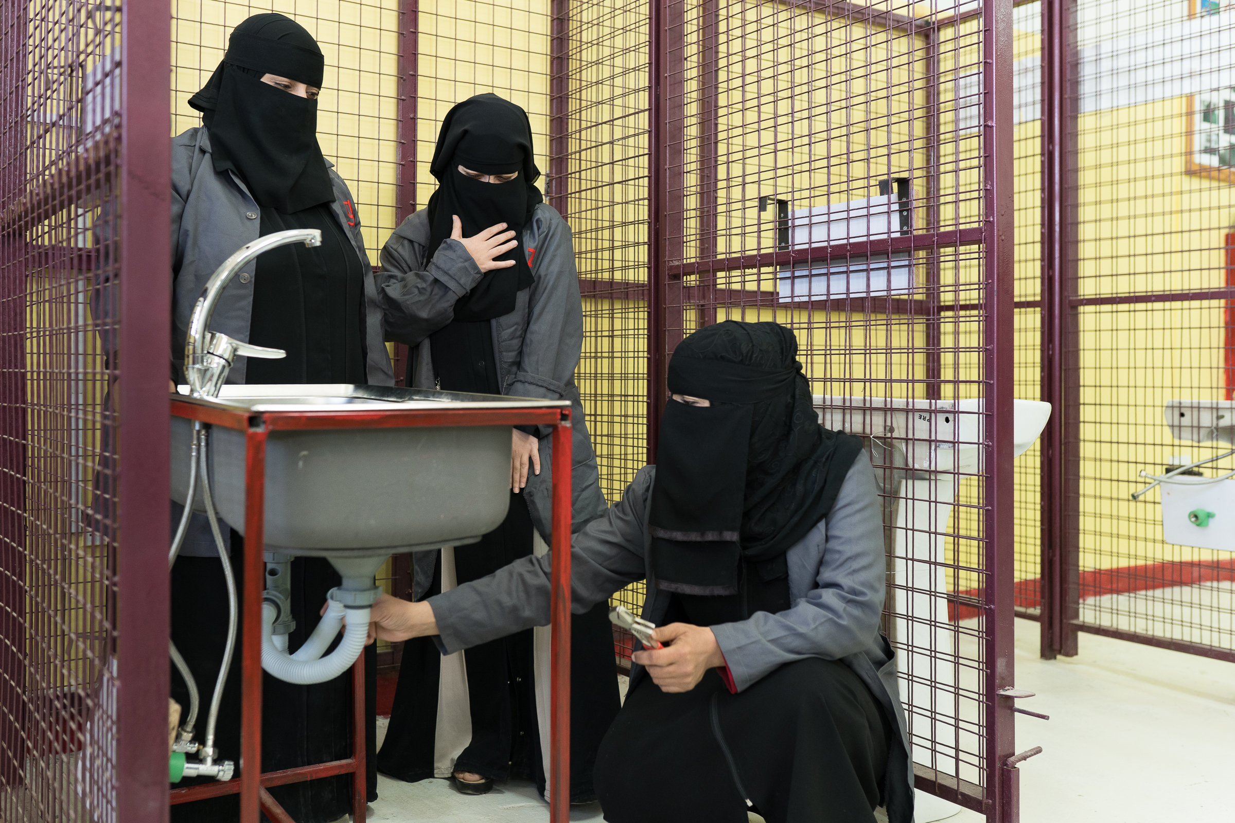 Auszubildende in Jordanien in einer Werkstatt