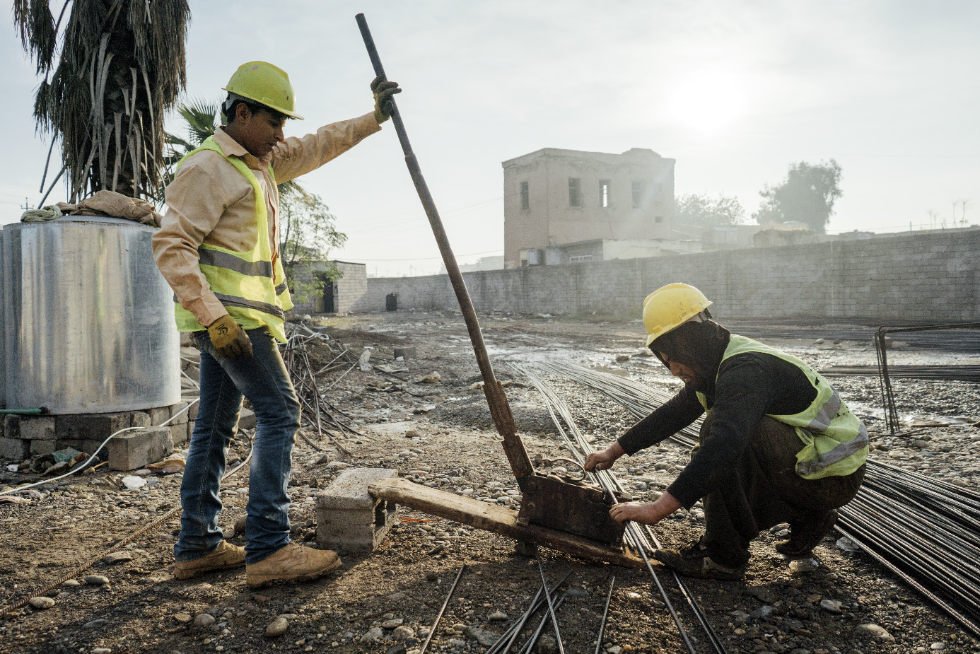 In northern Iraq, the reconstruction of destroyed infrastructure and peaceful and inclusive coexistence are being promoted.