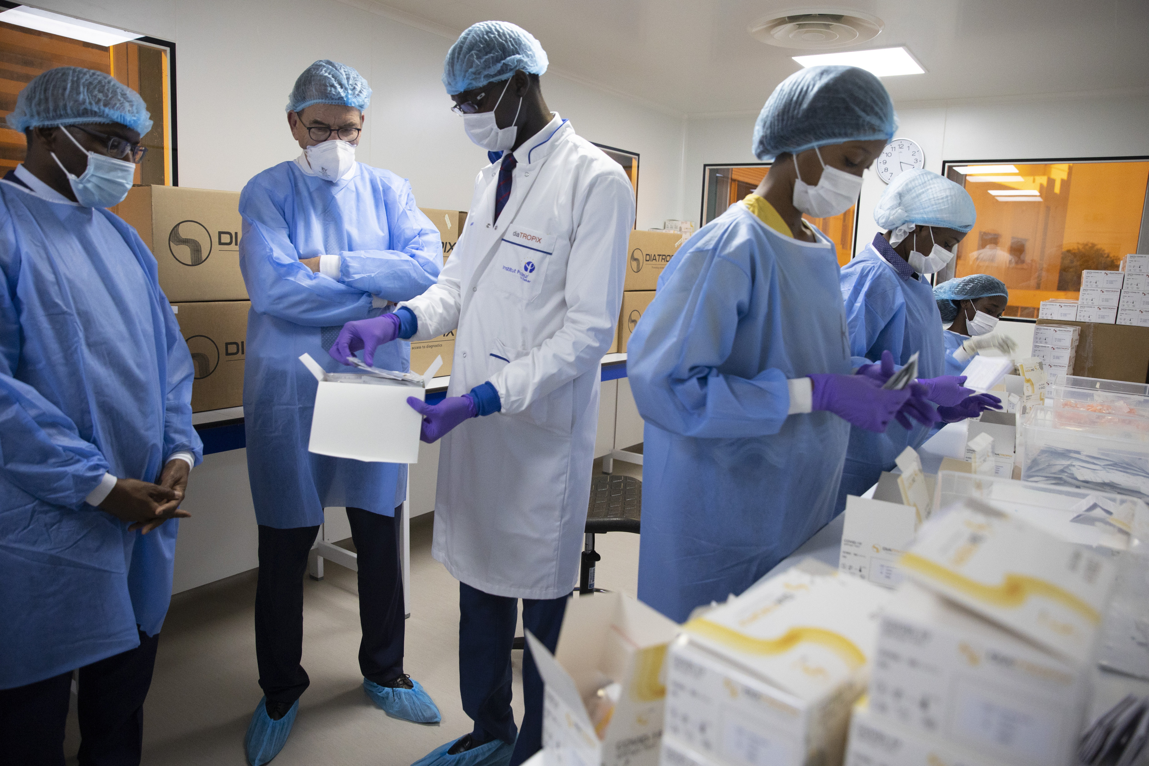 Bundesentwicklungsminister Gerd Müller hat am 17. Juni 2021 das Institut Pasteur de Dakar besucht, um Gespräche über eine künftige Produktion von Corona-Impfstoffen zu führen.