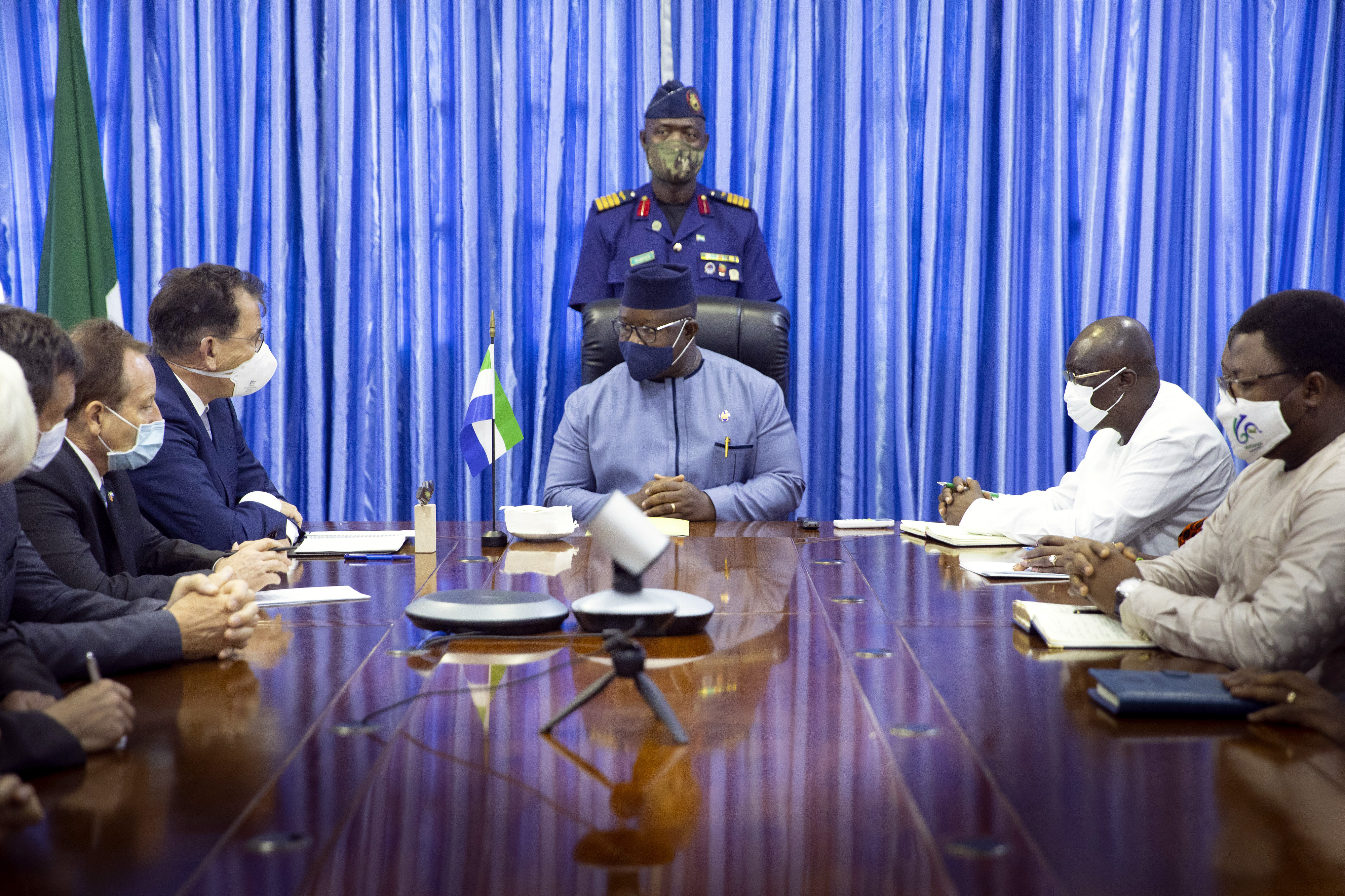 Bundesentwicklungsminister Gerd Müller im Gespräch mit Julius Maada Bio, Staatspräsidenten von Sierra Leone