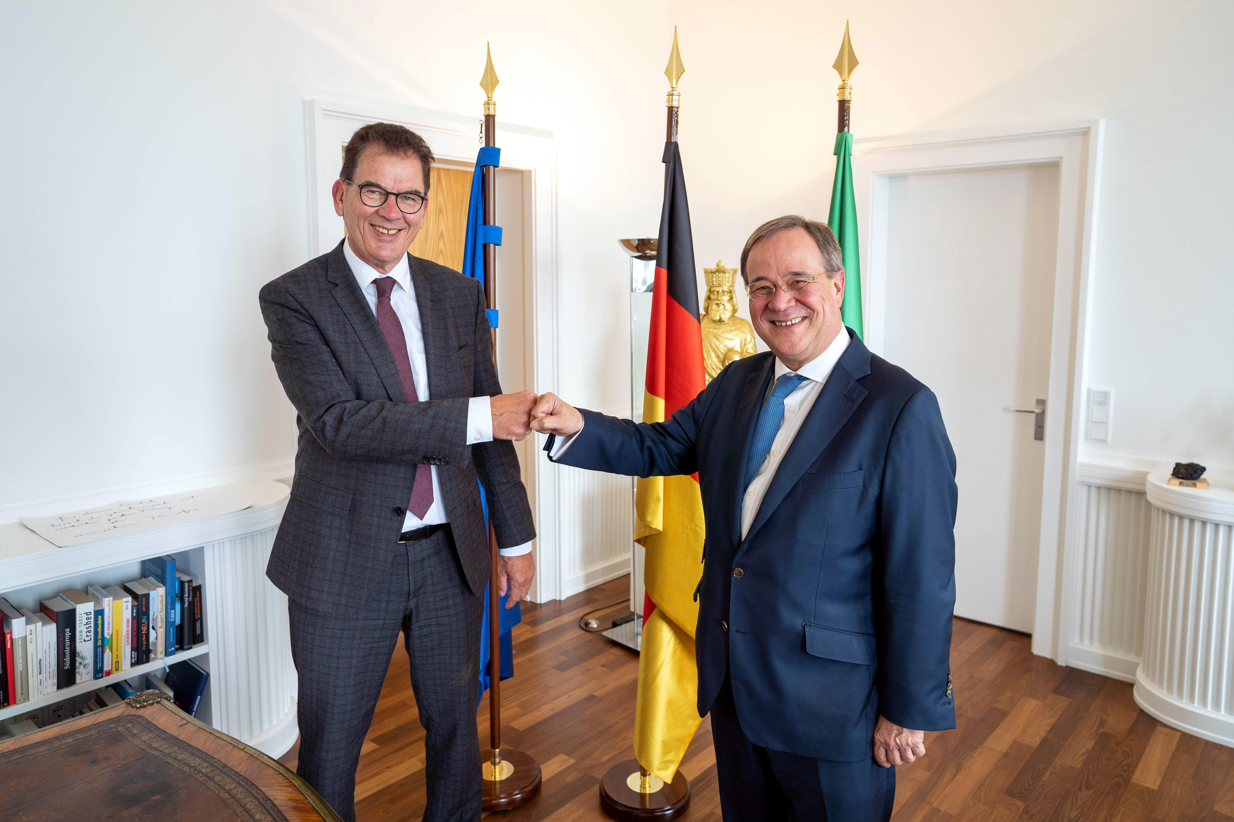 Bundesentwicklungsminister Gerd Müller bei seinem Treffen mit dem nordrheinwestfälischen Ministerpräsidenten Armin Laschet in Düsseldorf