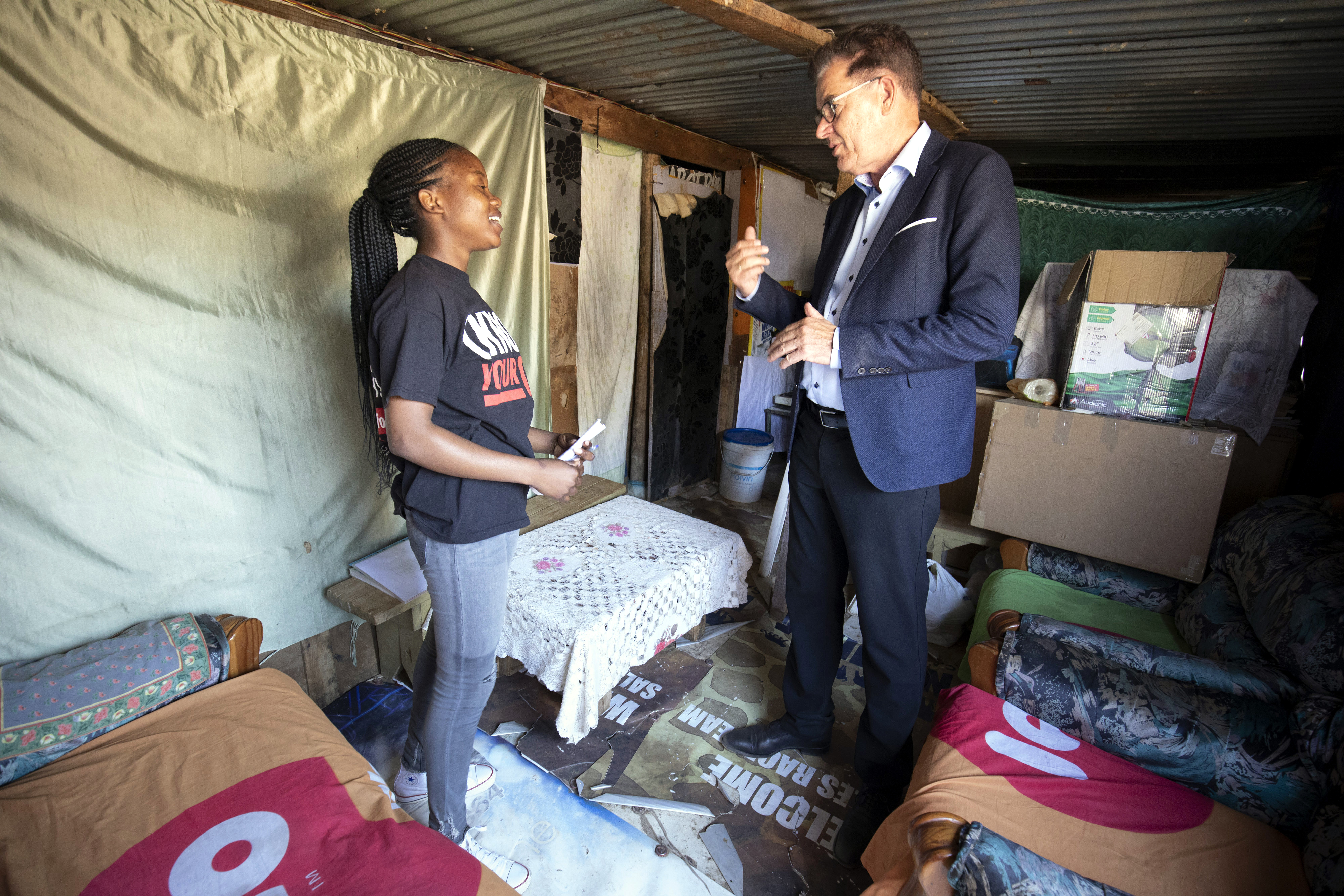 30 August 2019: During his trip to Namibia, Minister Müller visited the informal settlement Katutura in Windhoek, here Tresia Shikongo shows him her home.