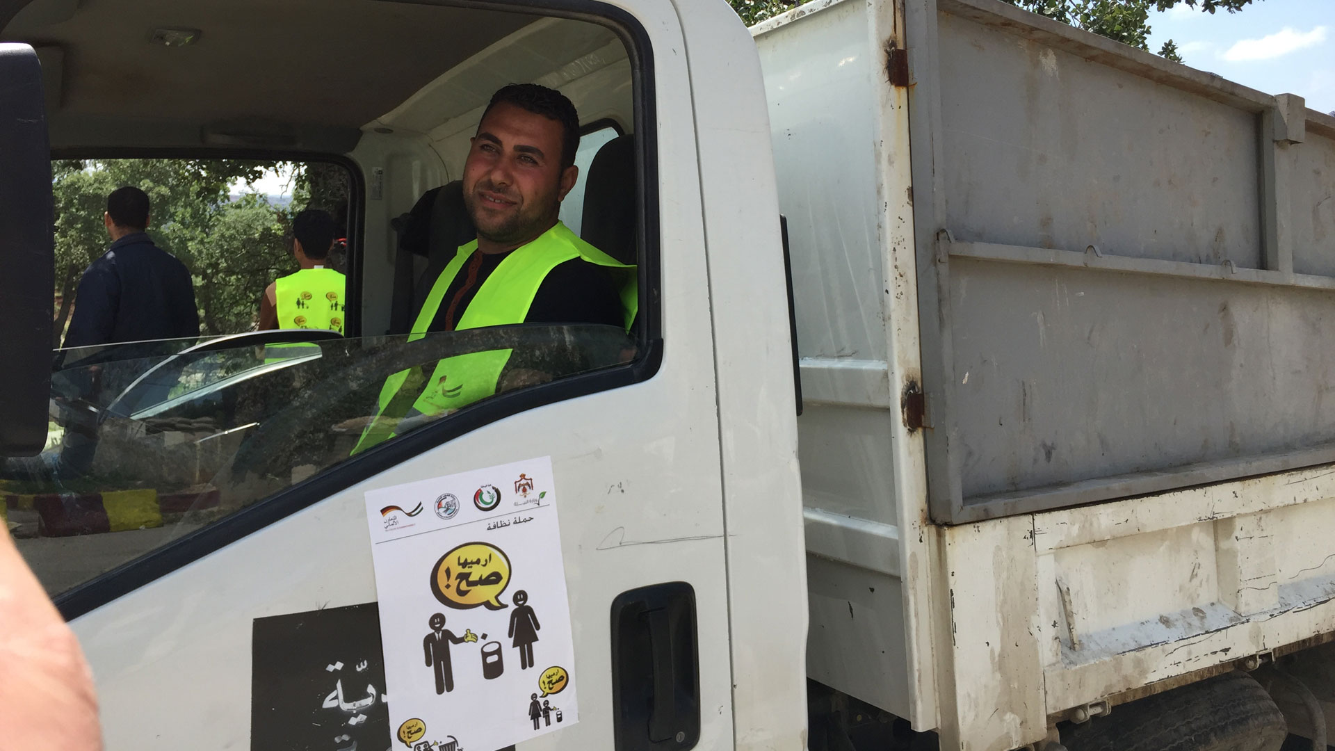 Im Rahmen eines Cash-for-Work-Programms des BMZ wird der Müll in der jordanischen Stadt Mafraq gesammelt.