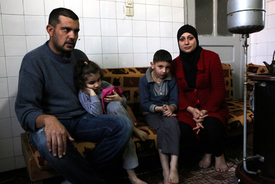 Die syrische Familie Hussein ist im Herbst 2013 in die libanesische Stadt Baalbek geflohen (von links): Imad (33 Jahre), Lujain (5 Jahre), Raid (7 Jahre) und Nour (26 Jahre)