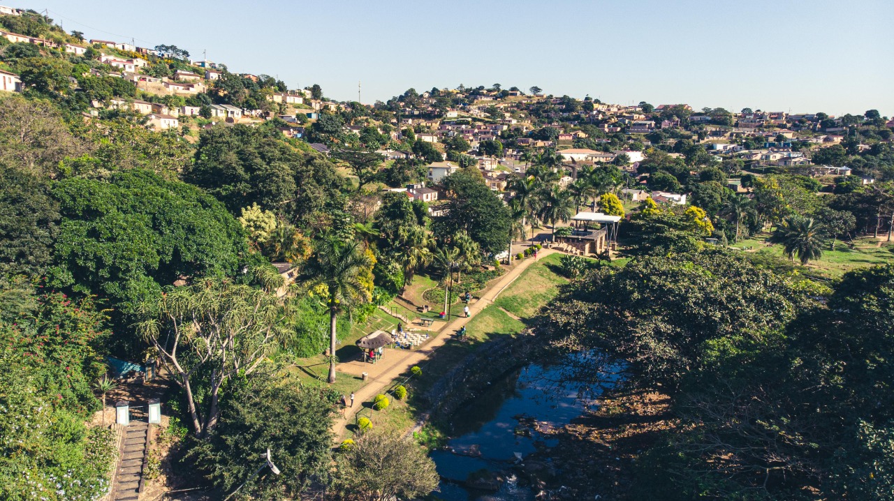 Ein Flusslauf in Durban, Südafrika