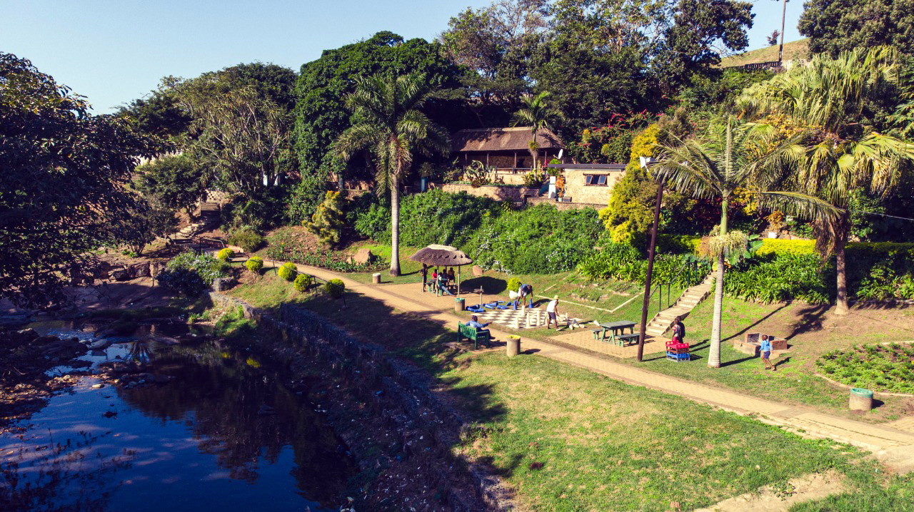 Ein Flusslauf in Durban, Südafrika