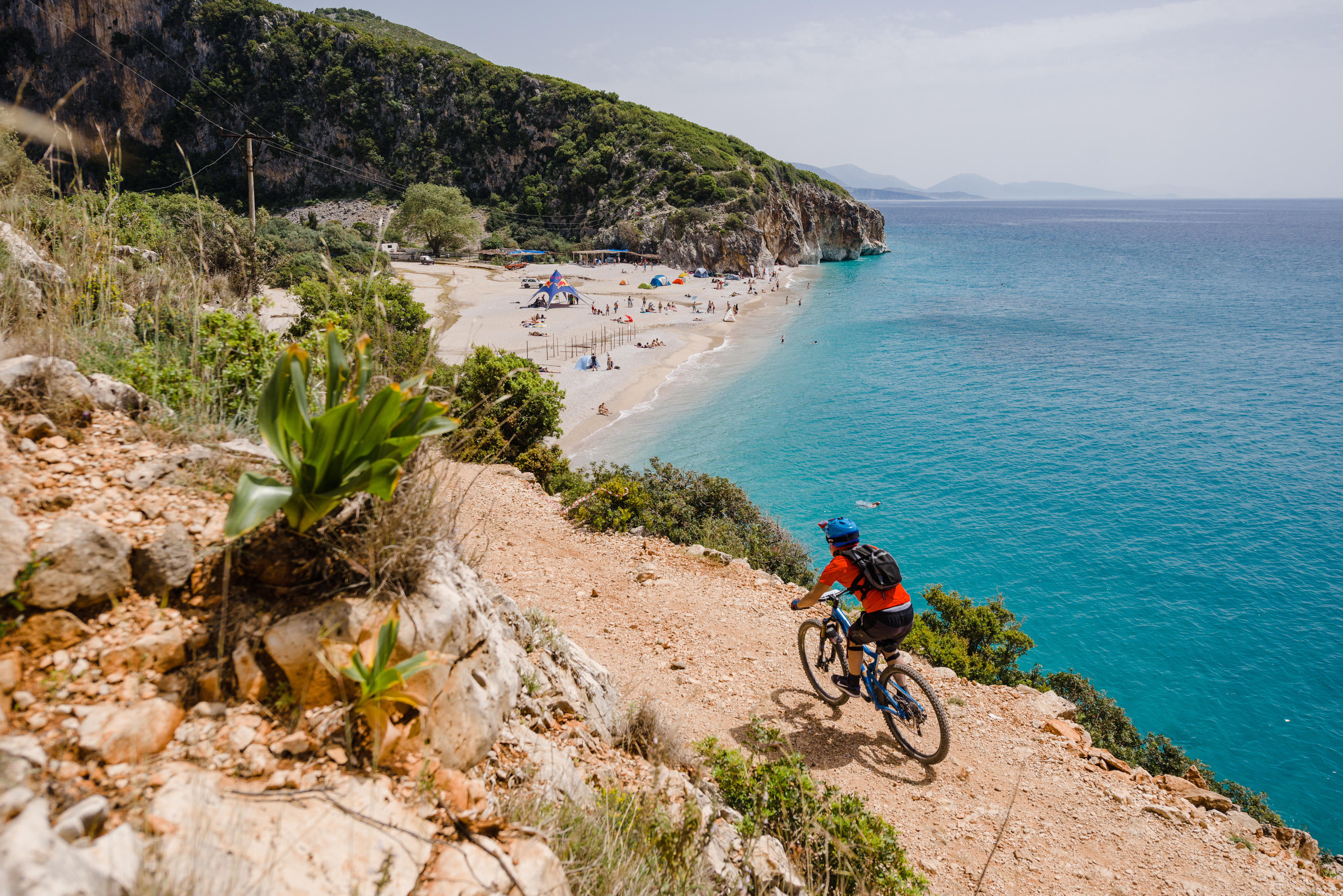 Radfahrer an der Südküste Albaniens