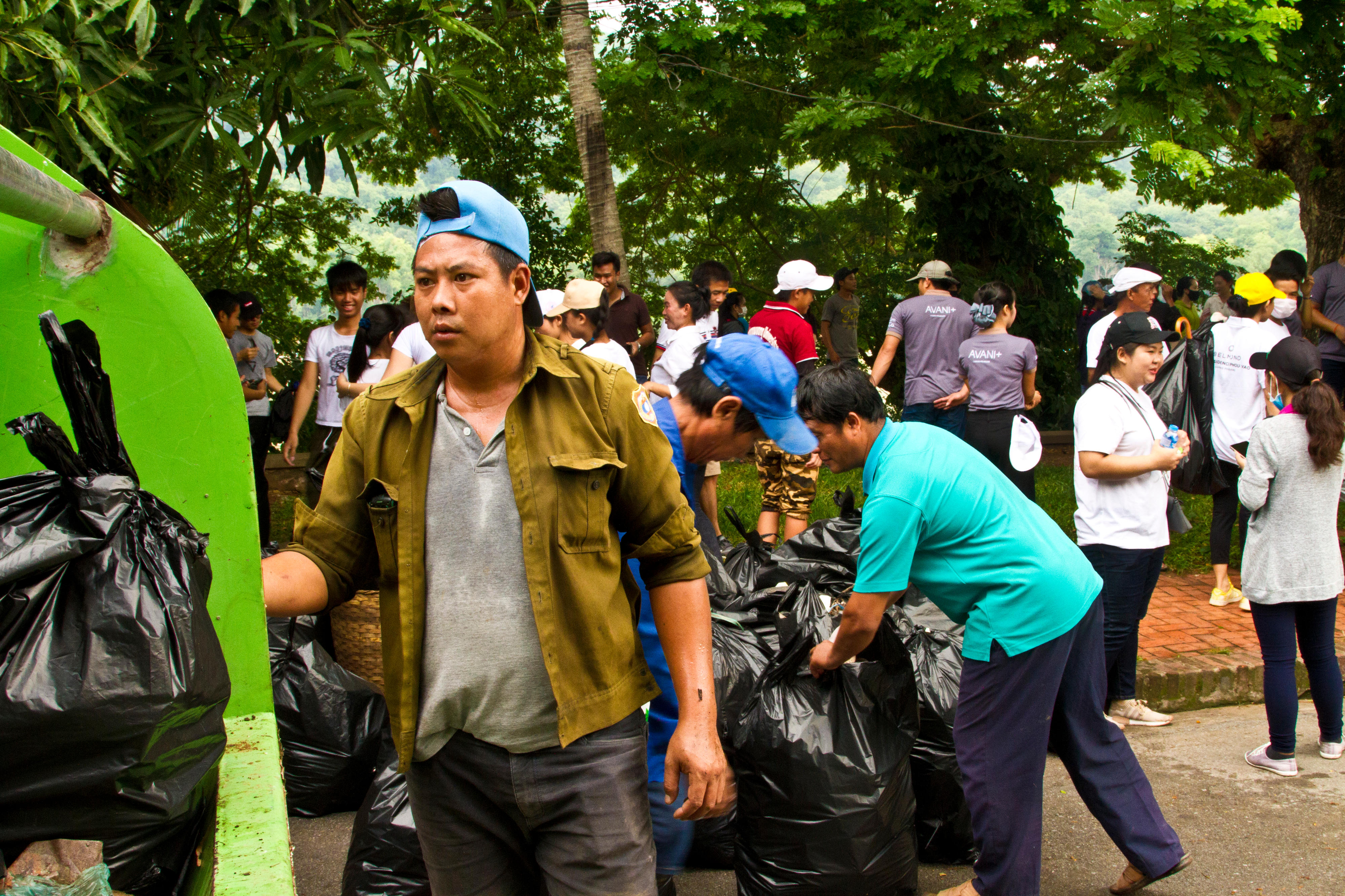 Abfall-Sammelaktion in Laos