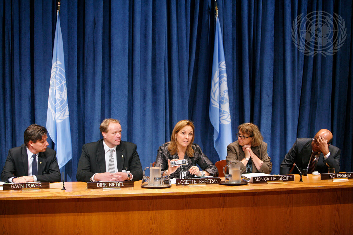 Bundesminister Dirk Niebel bei einer Pressekonferenz zu den Millenniumsentwicklungszielen der Vereinten Nationen im Jahr 2010