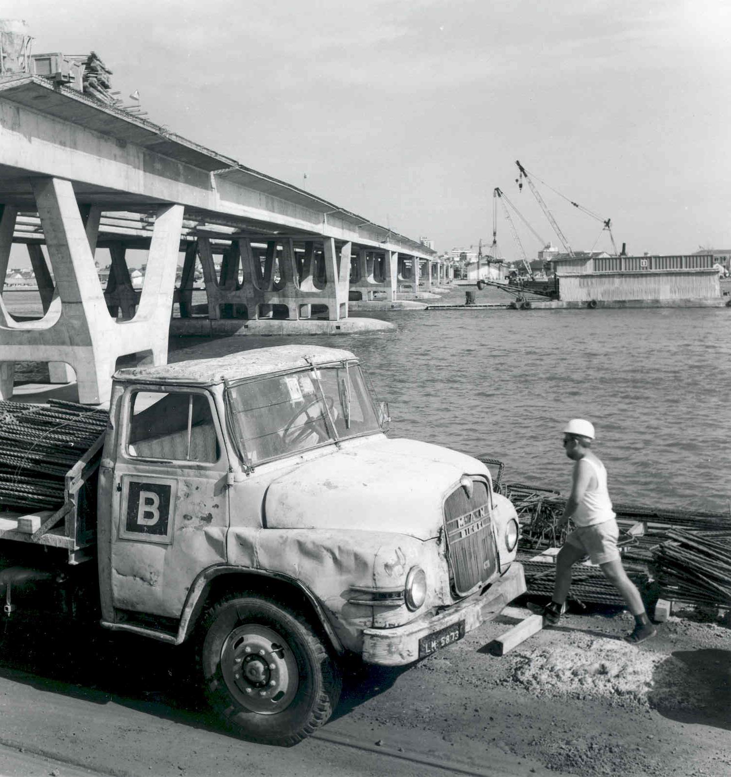 Bau der Eko-Brücke in Lagos (Nigeria) 1965