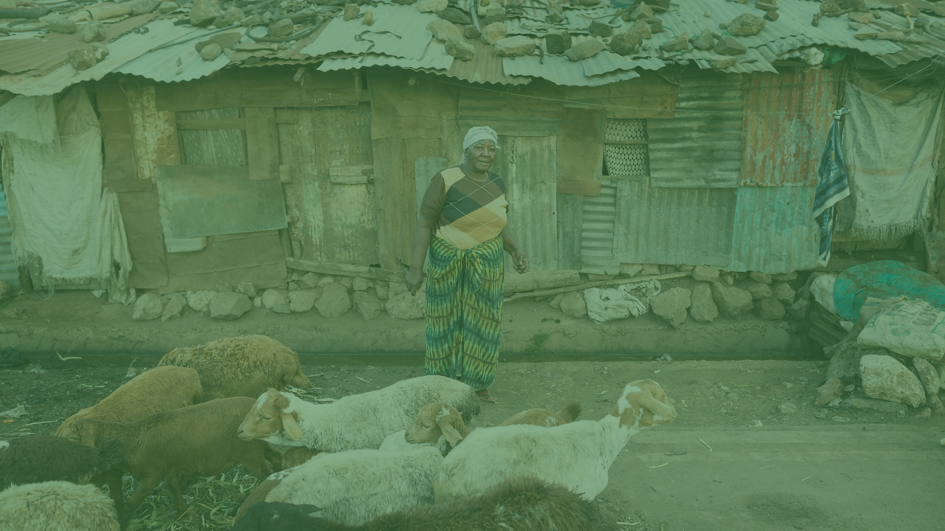 Eine Frau in einem Slum in Nairobi