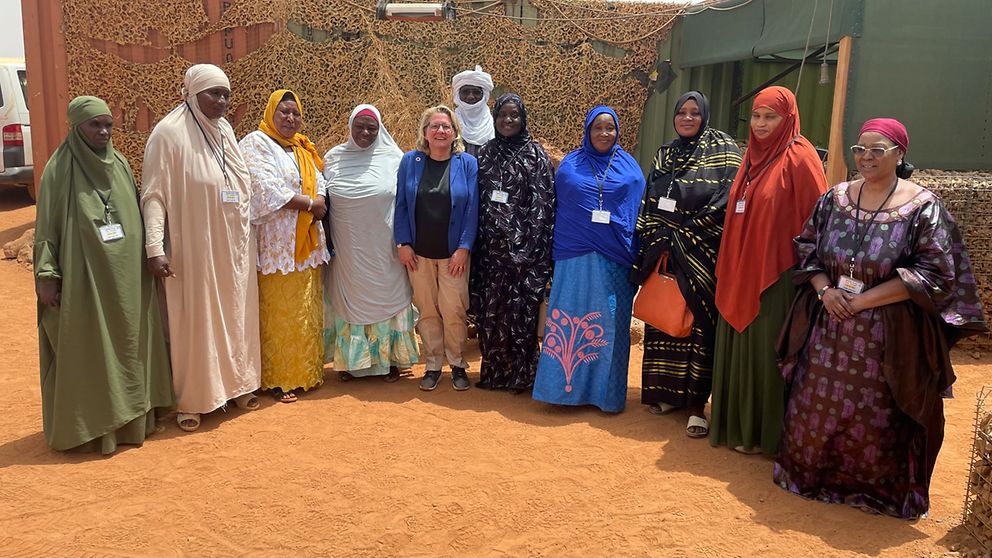 Ministerin Svenja Schulze trifft im April 2023 Vertreterinnen und Vertreter der malischen Zivilgesellschaft.