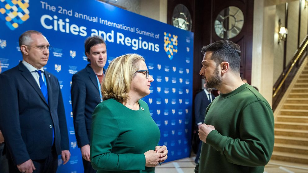 Entwicklungsministerin Svenja Schulze im Gespräch mit dem ukrainischen Präsidenten Wolodimyr Selenskyj bei ihrem Besuch in Kyjiw