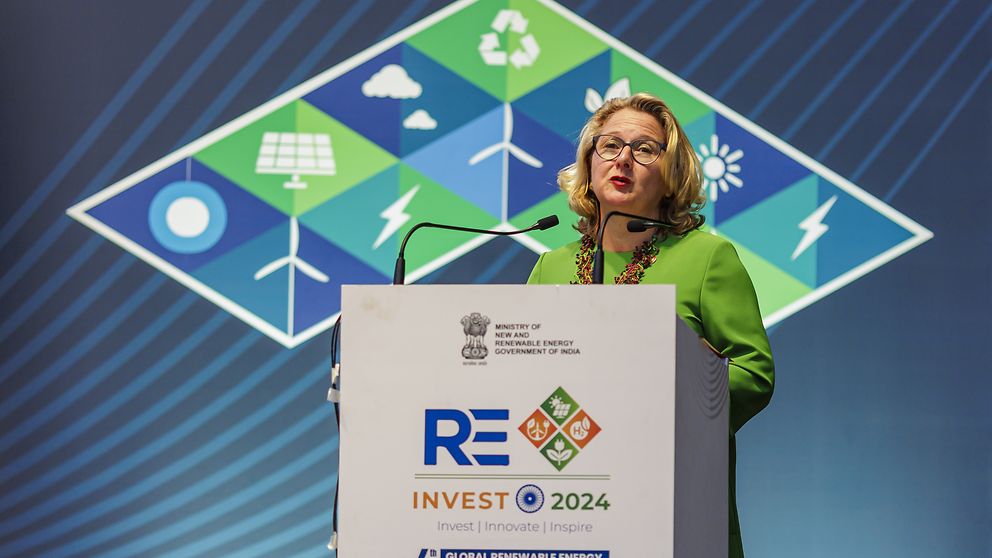 Bundesentwicklungsministerin Svenja Schulze während ihrer Rede auf der Erneuerbare-Energien-Investitionskonferenz RE-INVEST in Indien