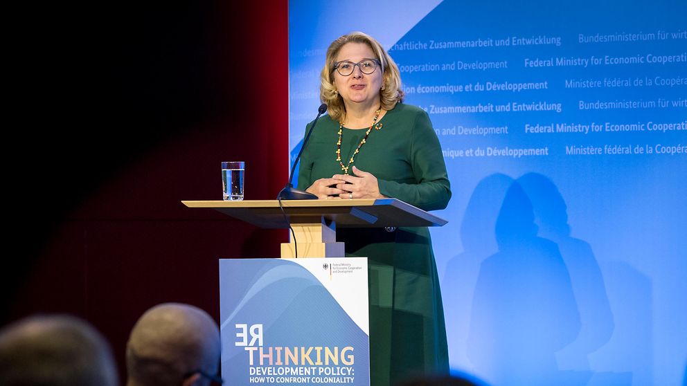 Eröffnungsrede von Bundesministerin Svenja Schulze bei der Konferenz „Rethinking development policy: How to confront coloniality“ am 4. Dezember 2024 im Berliner Dienstsitz des Entwicklungsministeriums (BMZ)