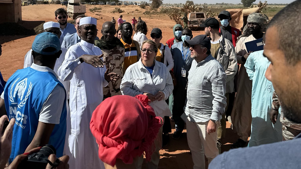 Bundesentwicklungsministerin Svenja Schulze beim Besuch der tschadisch-sudanesischen Grenze im November 2024