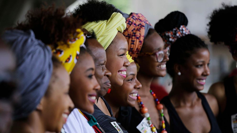 Titelbild des 17. Entwicklungspolitischen Berichts: Eine Frauengruppe am internationalen Tag der afro-lateinamerikanischen und afro-karibischen Frauen 2017 in São Paulo, Brasilien