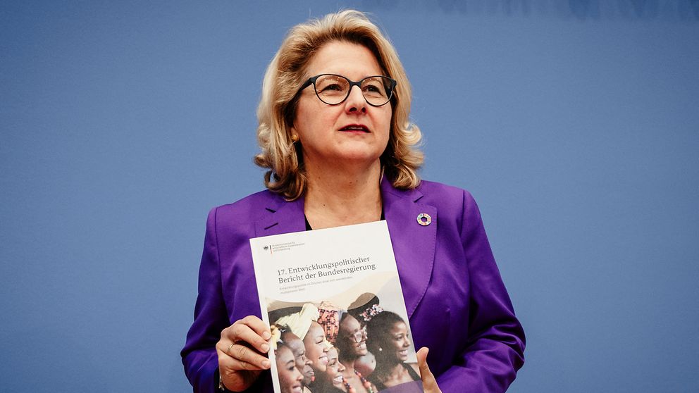 Bundesentwicklungsministerin Svenja Schulze stellt in der Bundespressekonferenz den 17. Entwicklungspolitischen Bericht vor.
