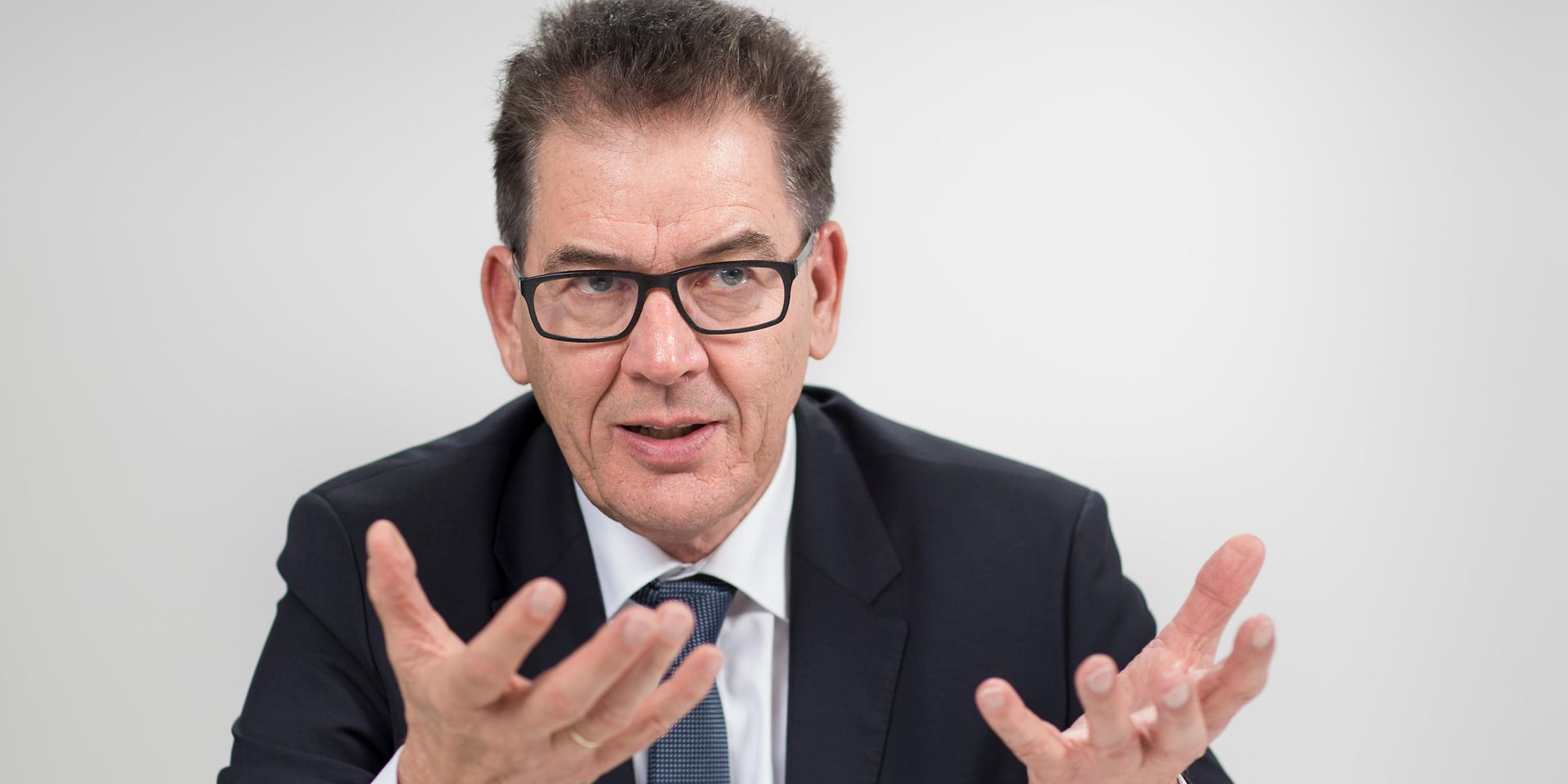 Entwicklungsminister Dr. Gerd Müller zum Bericht Kompass 2020 von ...